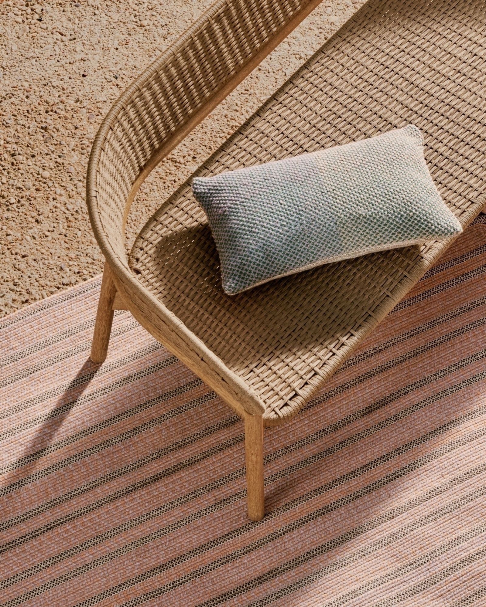 Диван 3-х местный Arinella из акации с натуральной отделкой и бежевой веревкой La Forma (ex Julia Grup)