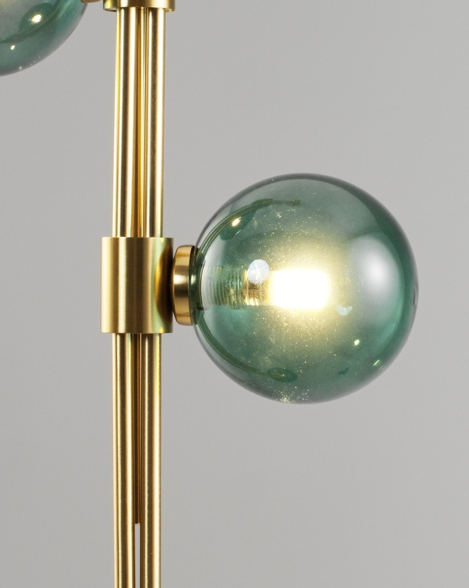 Светильник потолочный на штанге Moderli V10251-3P Sience