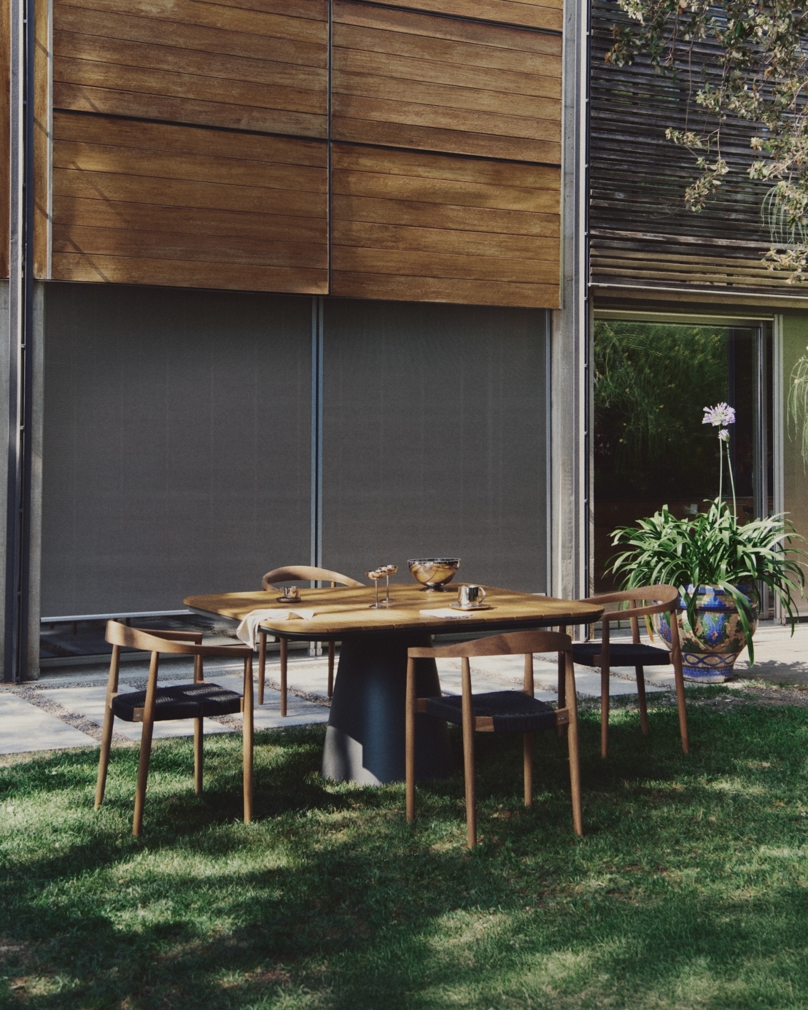 Ydalia Садовый стул из натурального тика и черной веревки La Forma (ex Julia Grup)