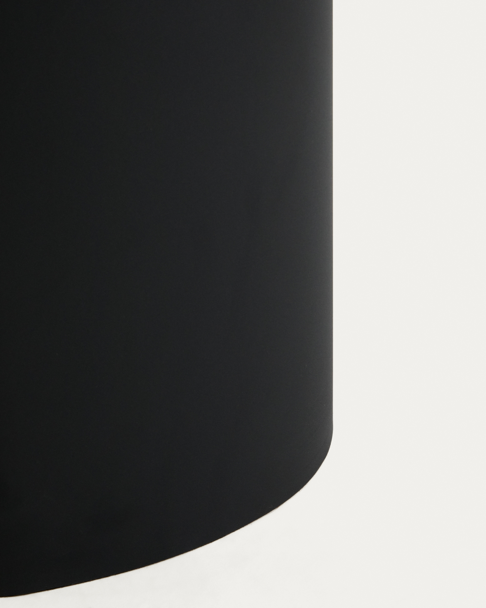 Приставной столик Olir из черной стали и закаленного стекла, 48 x 46,8 см La Forma 482443