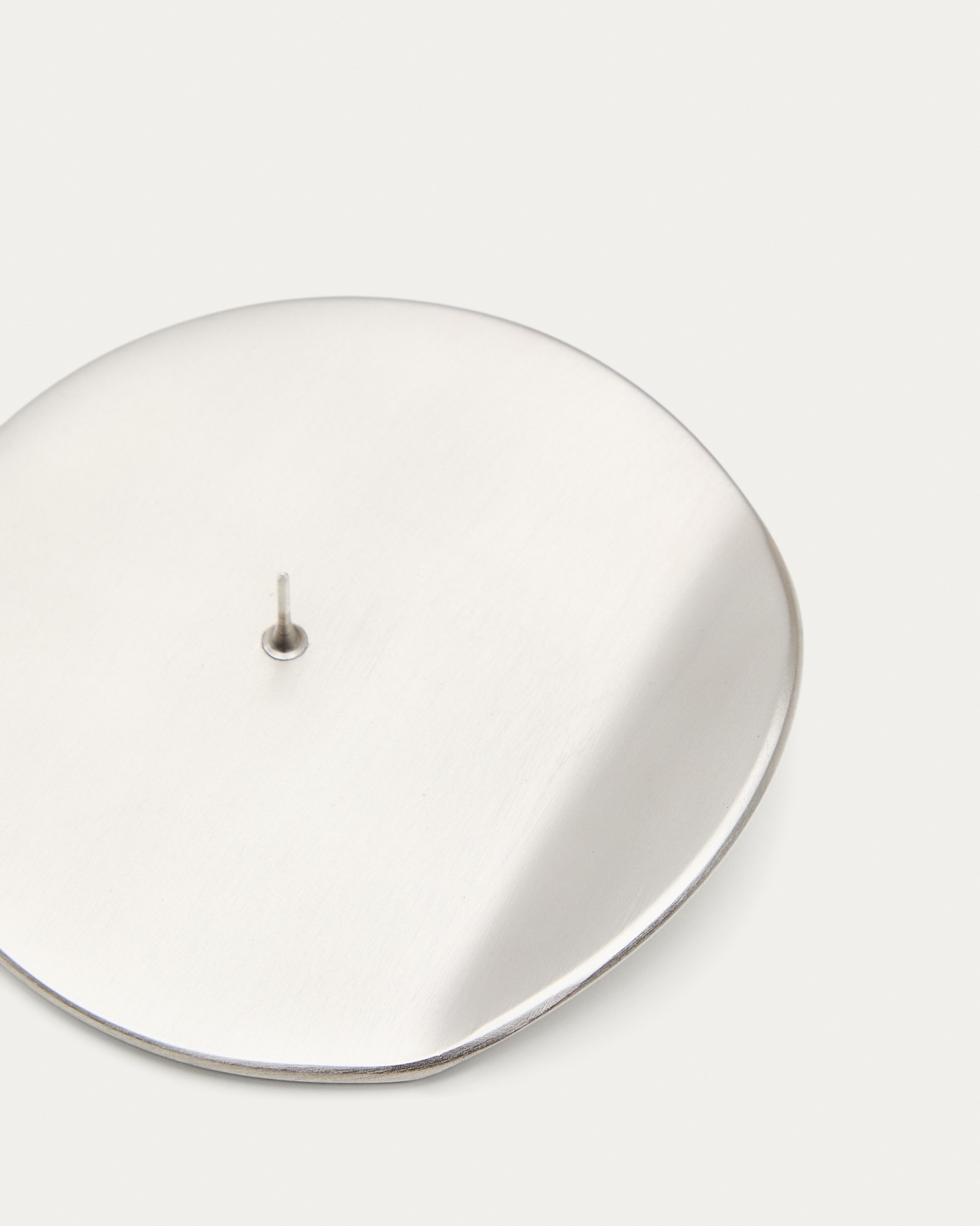 Подсвечник Quira из серебристого алюминия La Forma (ex Julia Grup)