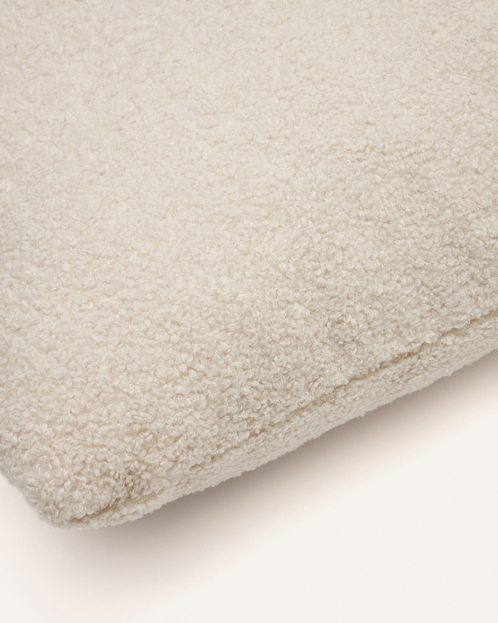 Martina Подушка из необработанной ткани букле 52 x 52 см La Forma (ex Julia Grup)