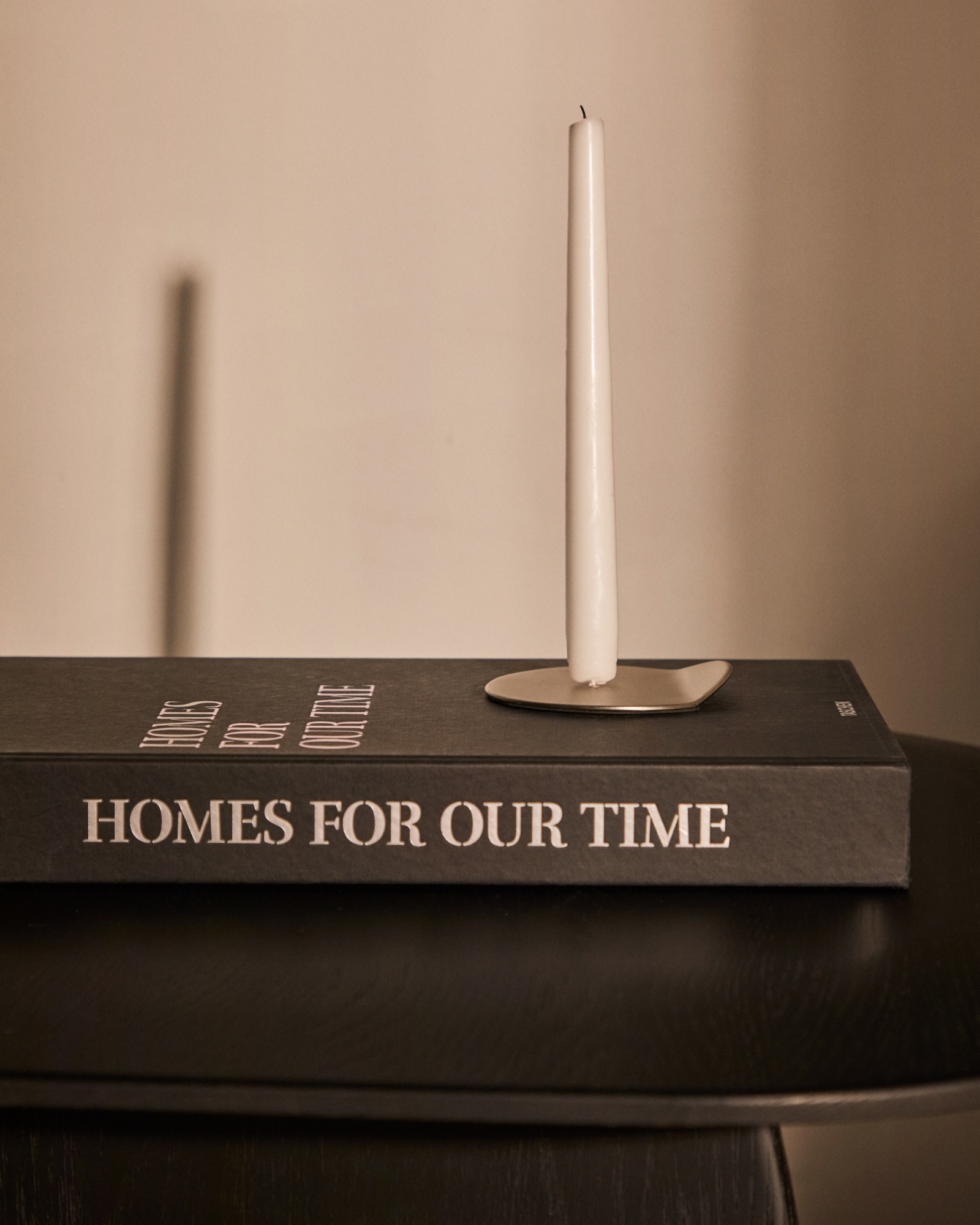 Подсвечник Quira из серебристого алюминия La Forma (ex Julia Grup)