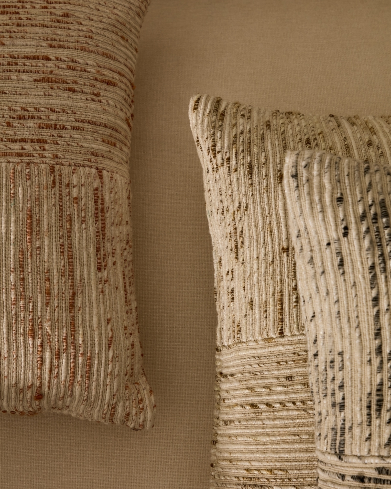 Чехол для подушки из жаккарда в бежевую и чёрную клетку Anuba 45 x 45 см La Forma (ex Julia Grup)