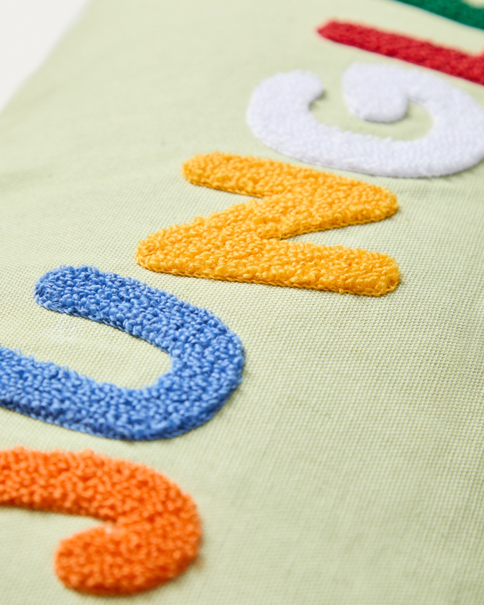 Чехол для подушки из хлопка Tandani зеленого цвета с разноцветной вышивкой 30 x 50 см La Forma (ex Julia Grup)