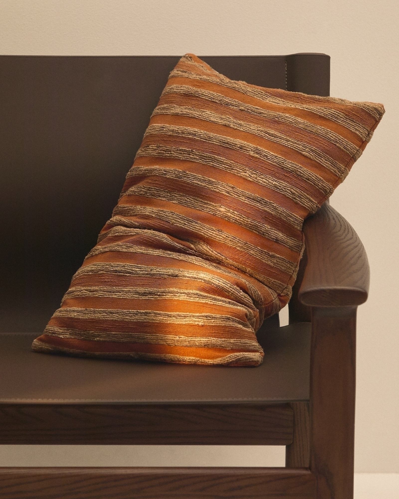 Чехол для подушки Dorevi из жаккарда в оранжевую полоску 40 x 60 см La Forma (ex Julia Grup)