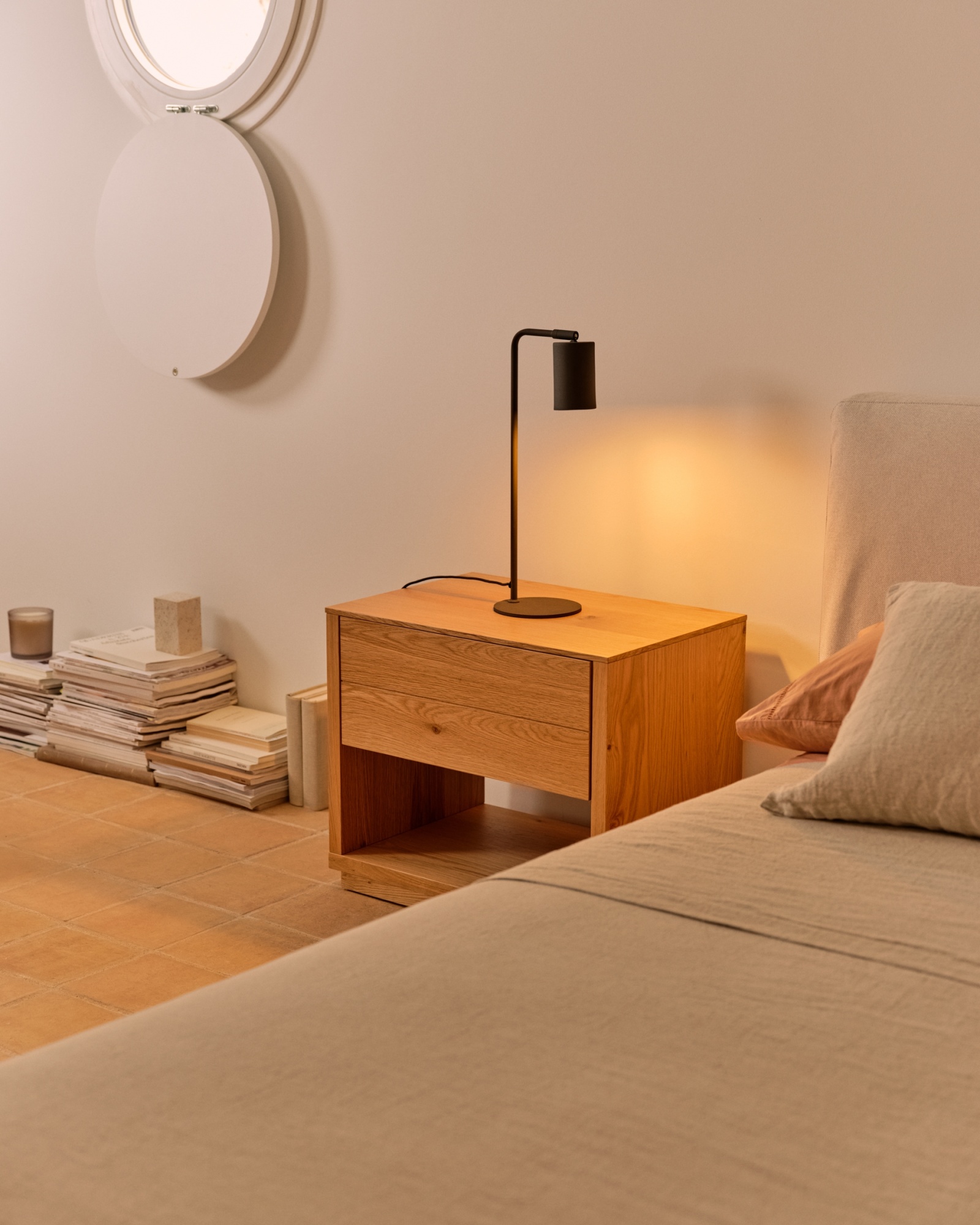 Alguema Прикроватная тумба из шпона дуба с натуральной отделкой 40 x 50 см La Forma (ex Julia Grup)