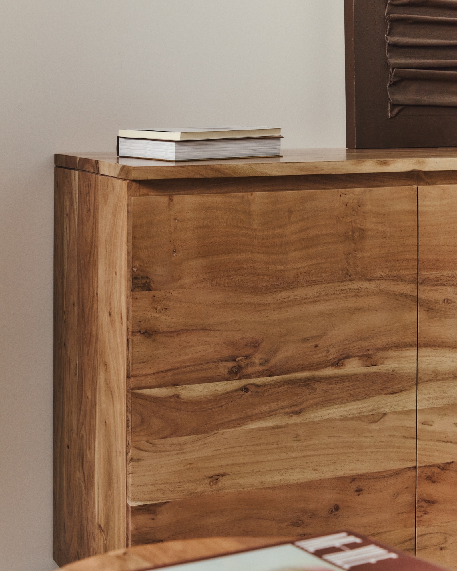 Сервант Uxue из массива акации с беленой отделкой 150 x 88 La Forma (ex Julia Grup)