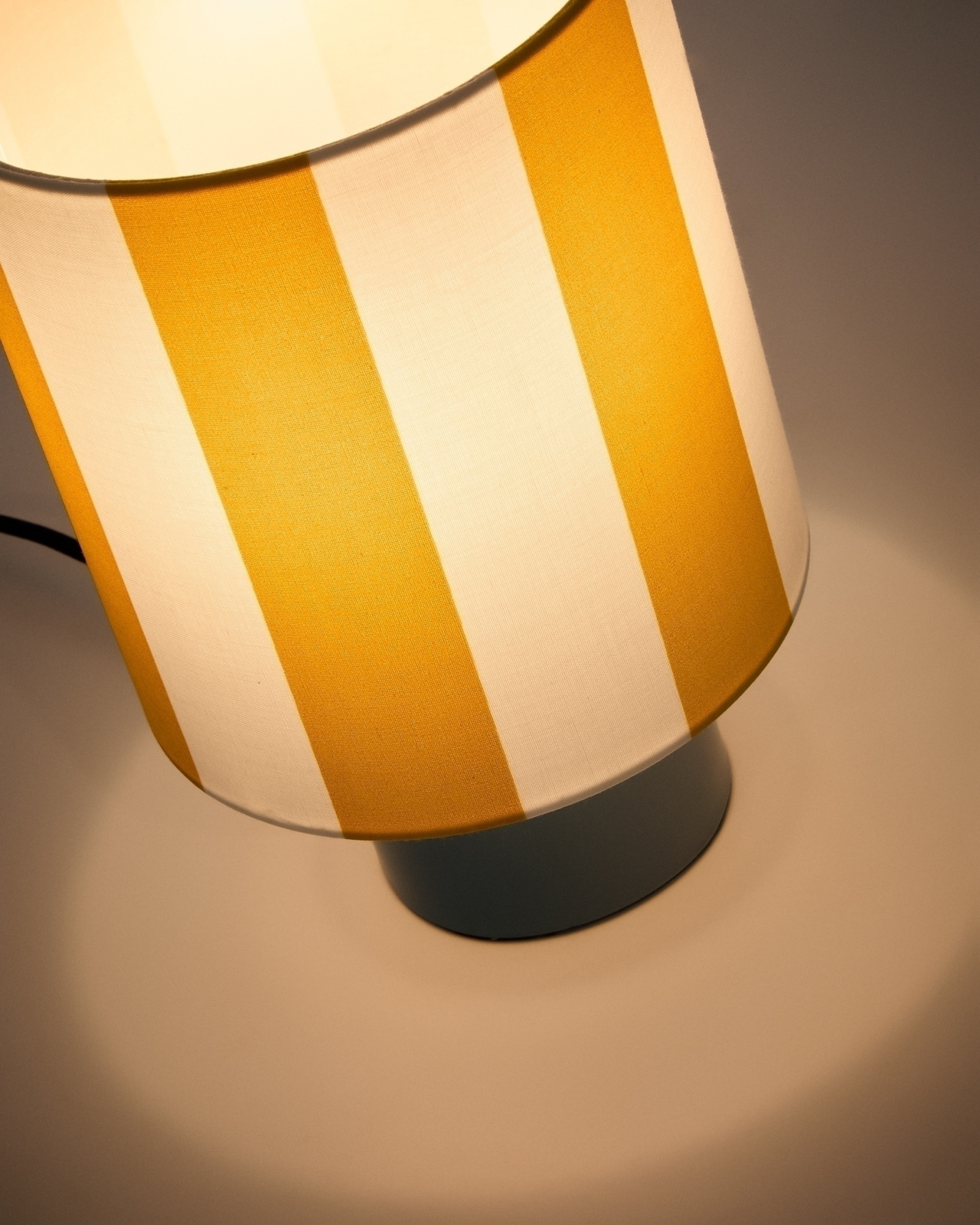 Настольная лампа Ciral из металла с синей окраской La Forma (ex Julia Grup)