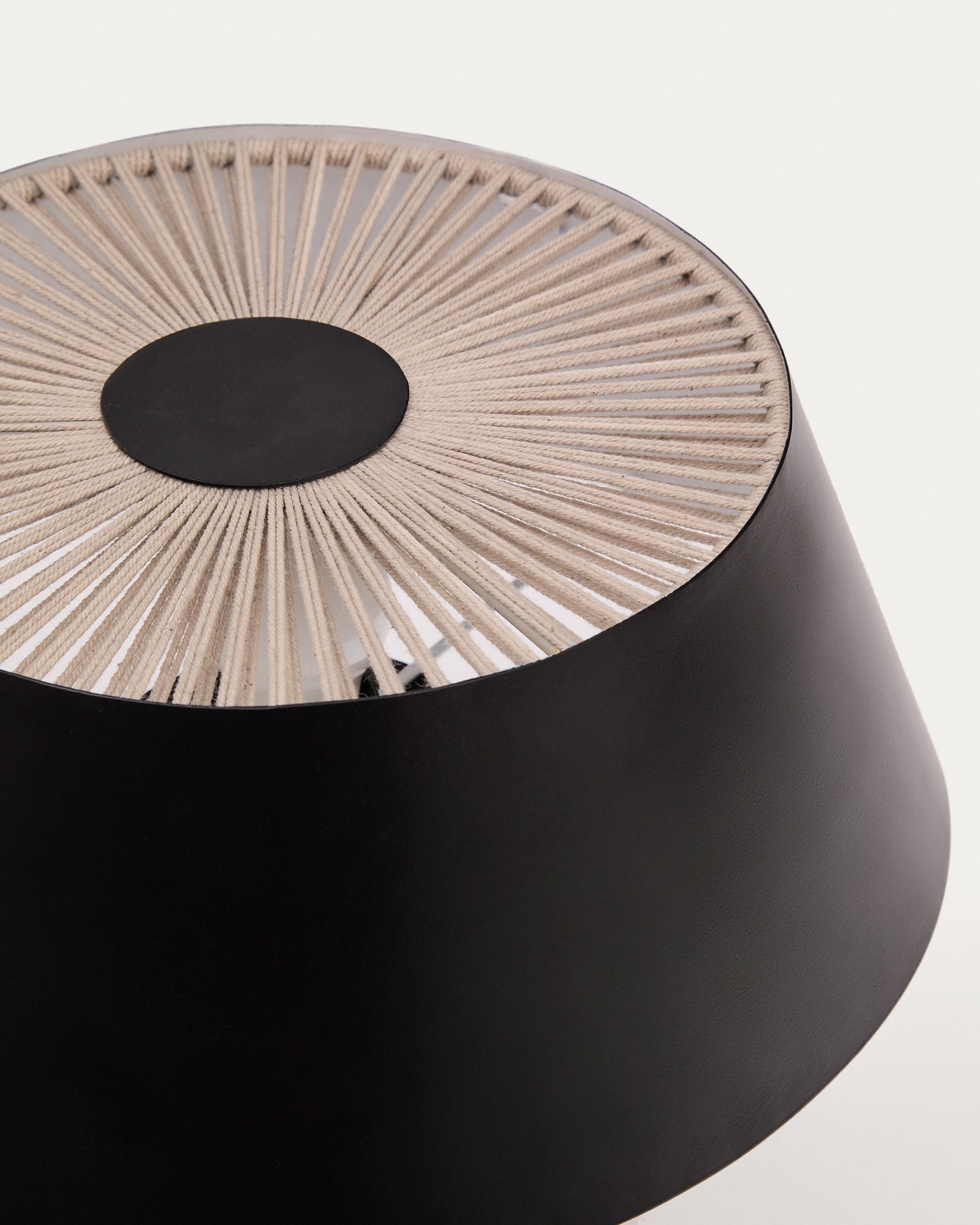 Настольная лампа Ancare из черного металла и бежевого шнура La Forma (ex Julia Grup)