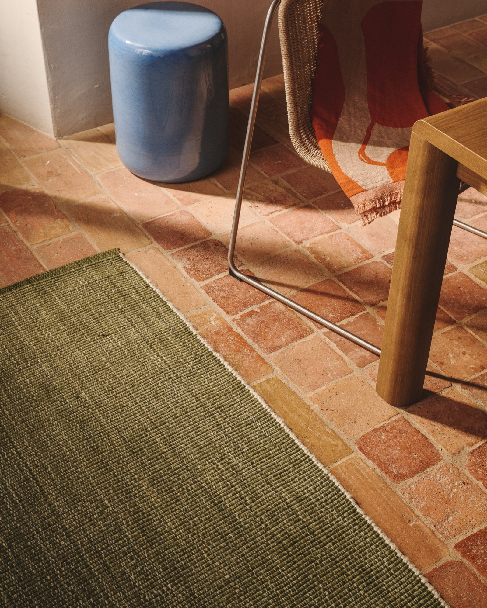 Ковер Tirla зеленого цвета, 100% ПЭТ, 200 x 300 см La Forma 481879