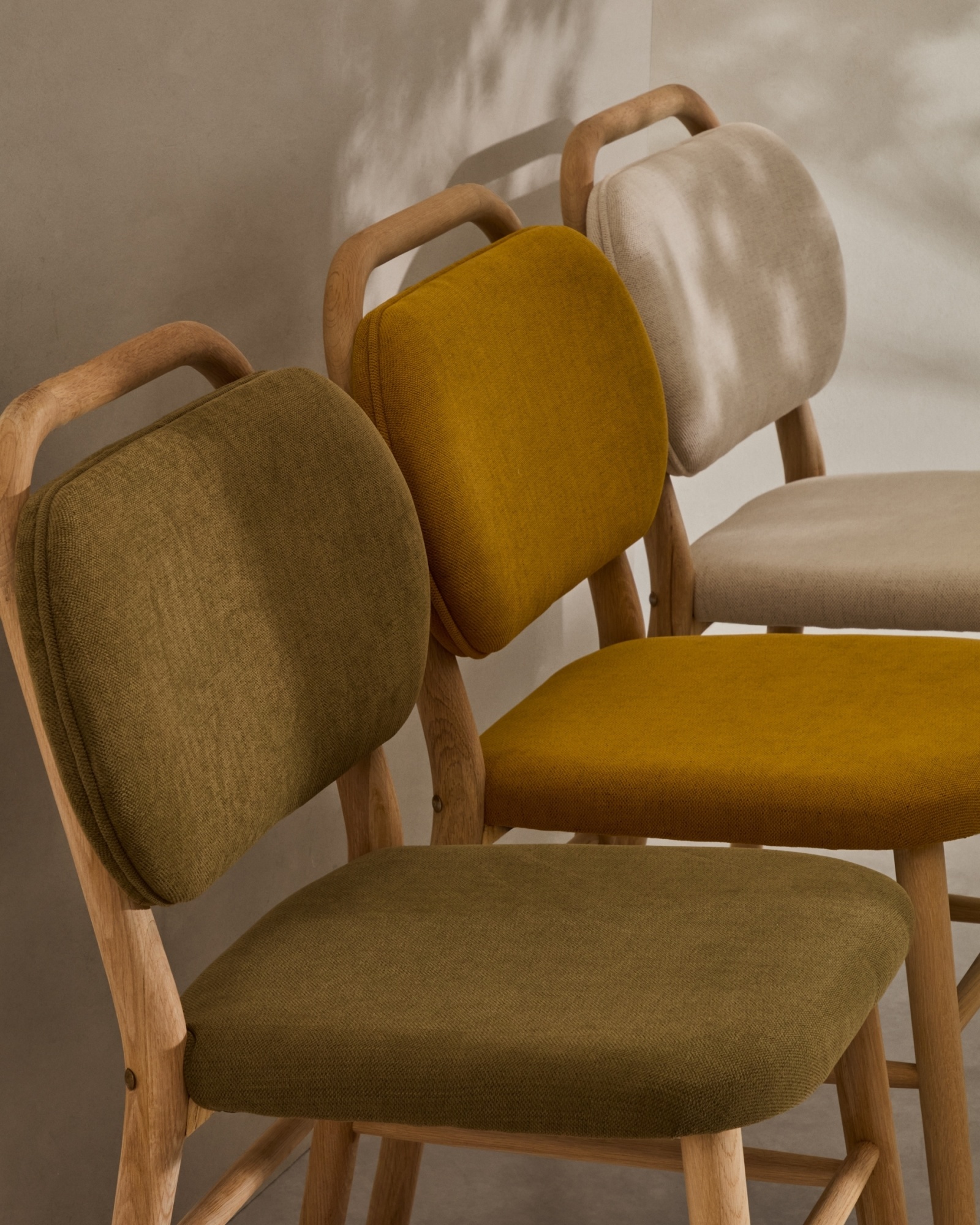 Helda Стул из бежевой синели и массива дуба La Forma (ex Julia Grup)