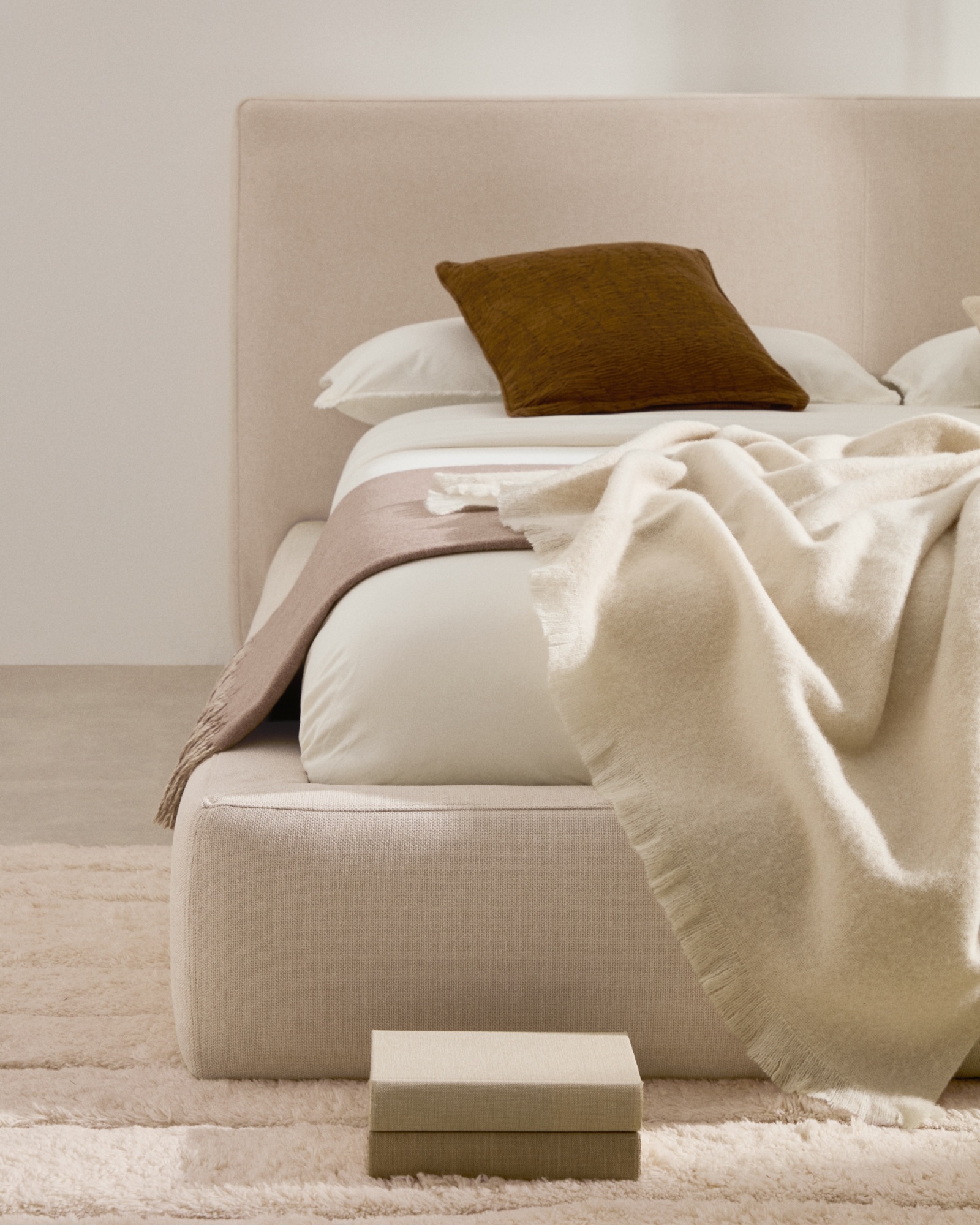 Blok Кровать бежевая со съемными чехлами для матраса 160 х 200 см La Forma (ex Julia Grup)
