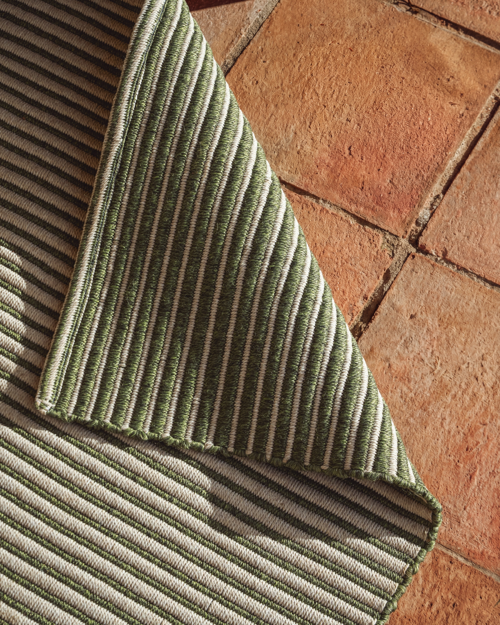 Ковер Ardelia бежево-зеленый из синтетического волокна 200 x 300 La Forma 481361