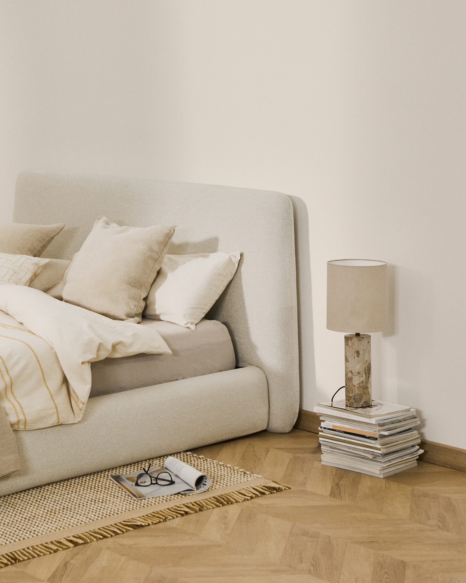 Кровать Martina со съемным чехлом из шенилла цвета экрю 160 x 200 La Forma (ex Julia Grup)