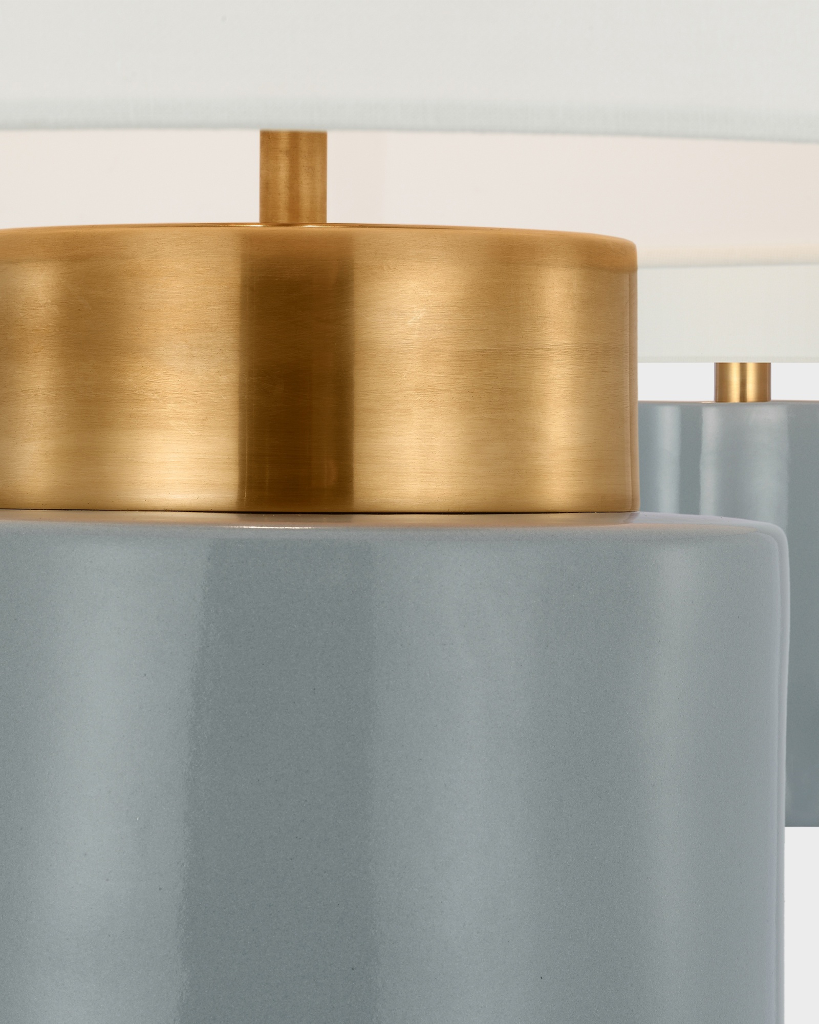 Серо-голубая настольная лампа Бьют Louvre Home LTL995005MGI