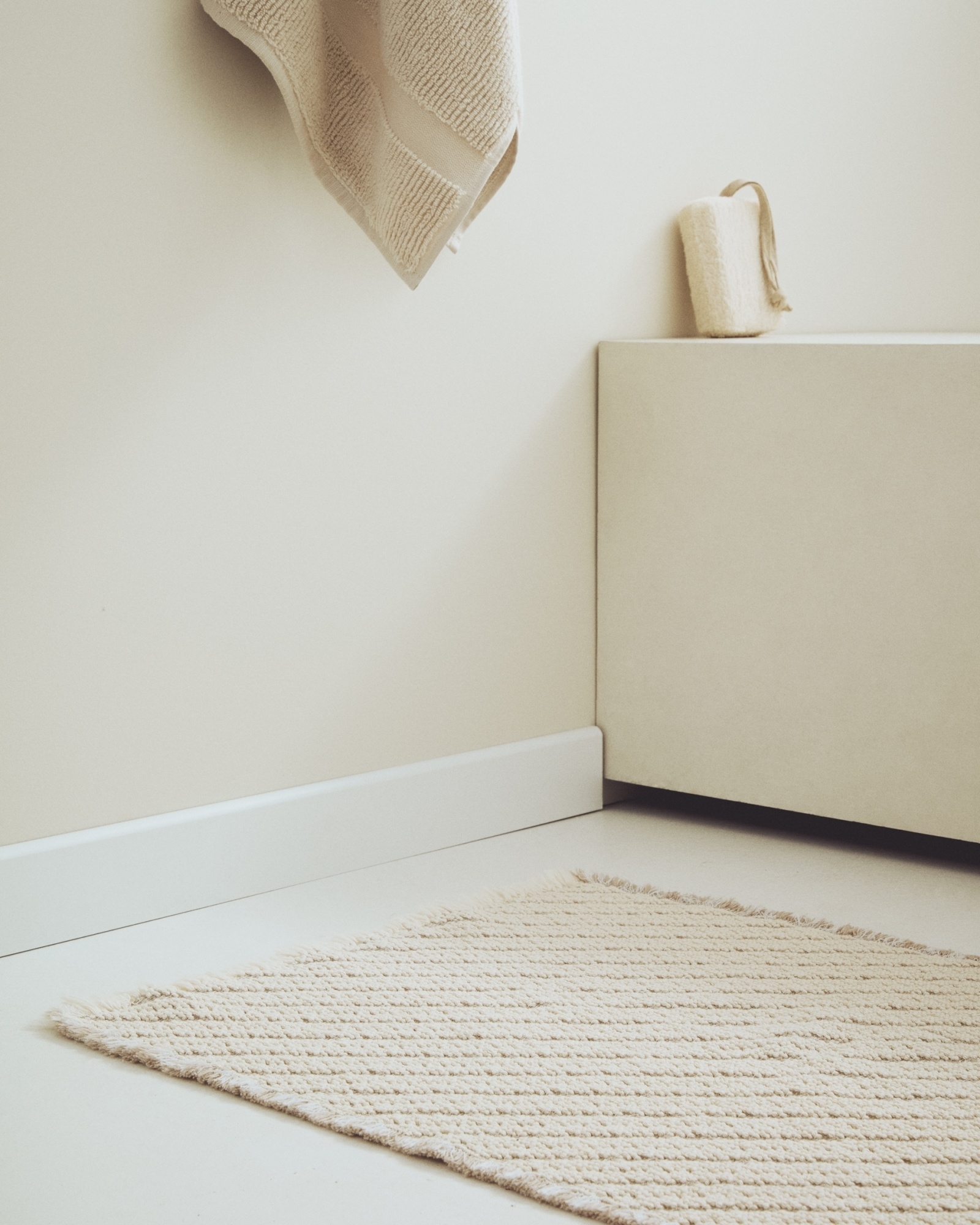Коврик для ванной Janu из 100% хлопка жаккард цвета экрю 50 x 70 см La Forma (ex Julia Grup)