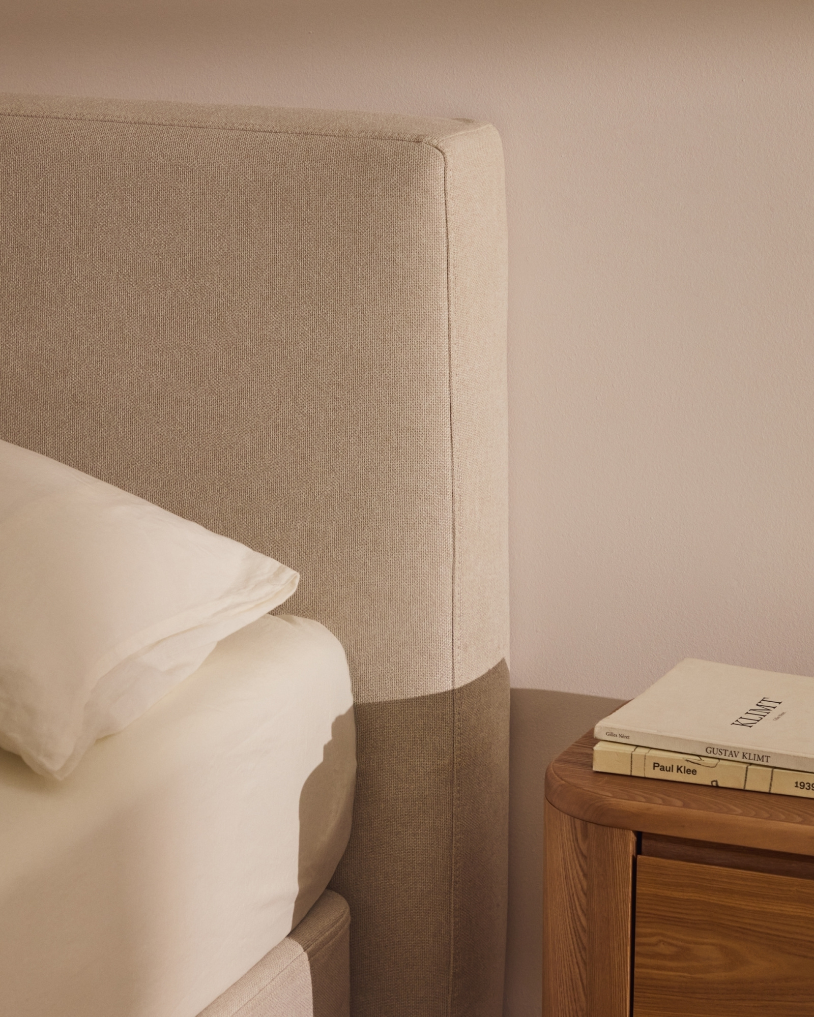 Изголовье Blok цвета экрю со съемным чехлом для кровати шириной до 90 см La Forma 469899