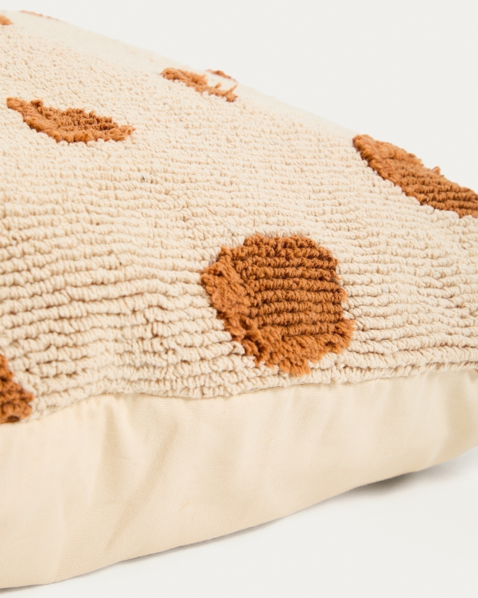 Подушка для пола из бежевого хлопка Tandani с рисунком гепарда 70 x 70 см La Forma (ex Julia Grup)