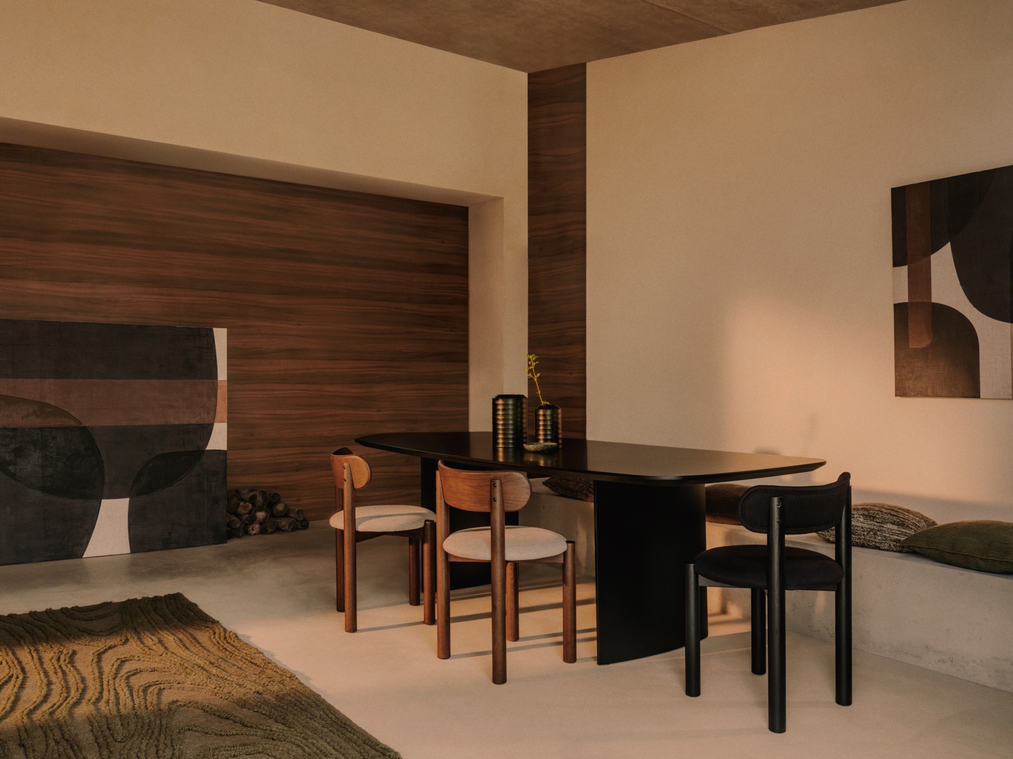 Стул Nebai из черной синели с каркасом из массива дуба и черной отделкой FSC MIX Credit La Forma (ex Julia Grup)