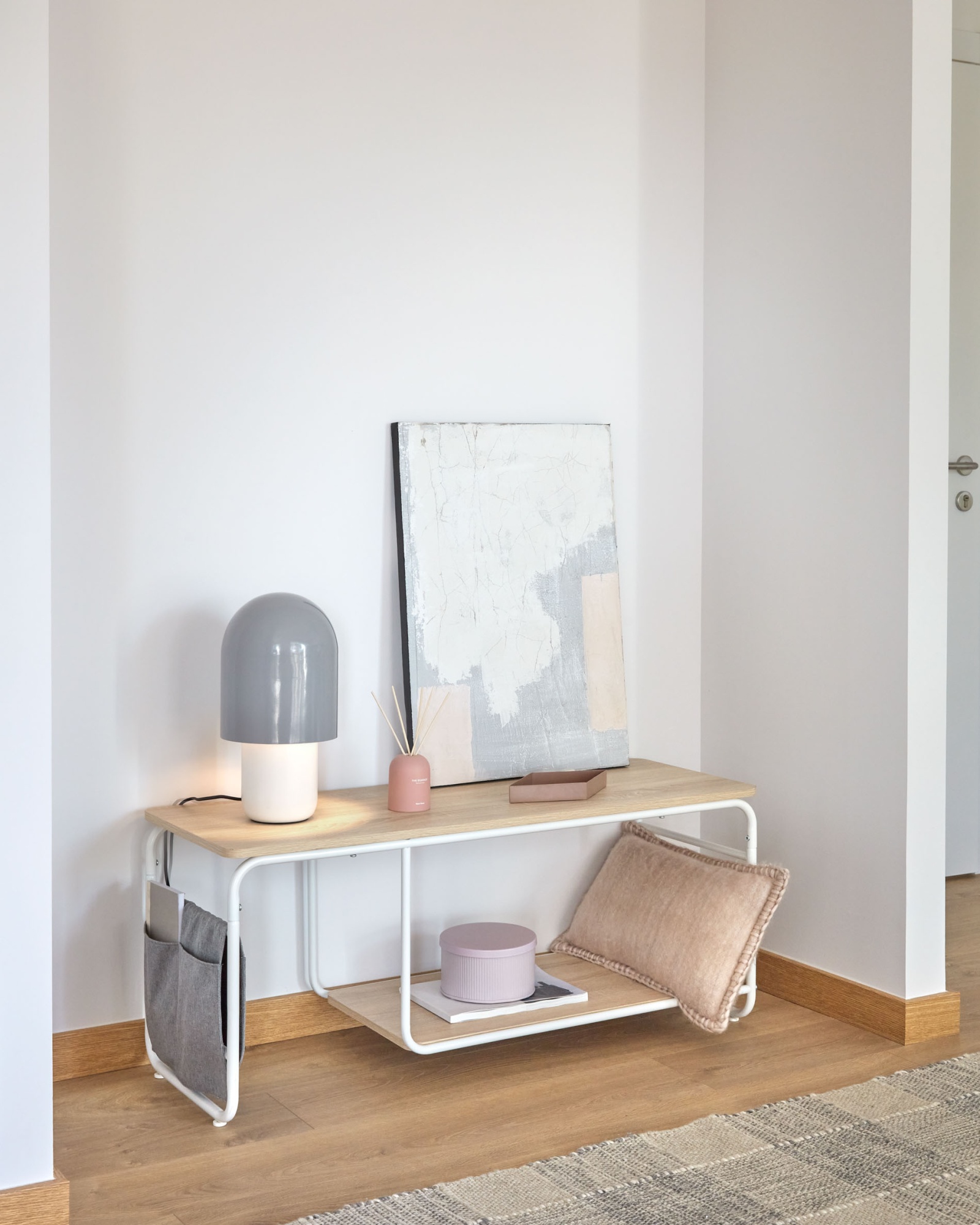 Подставка под телевизор Yamina из меламина и металла с белой отделкой 110 х 46 см La Forma (ex Julia Grup)