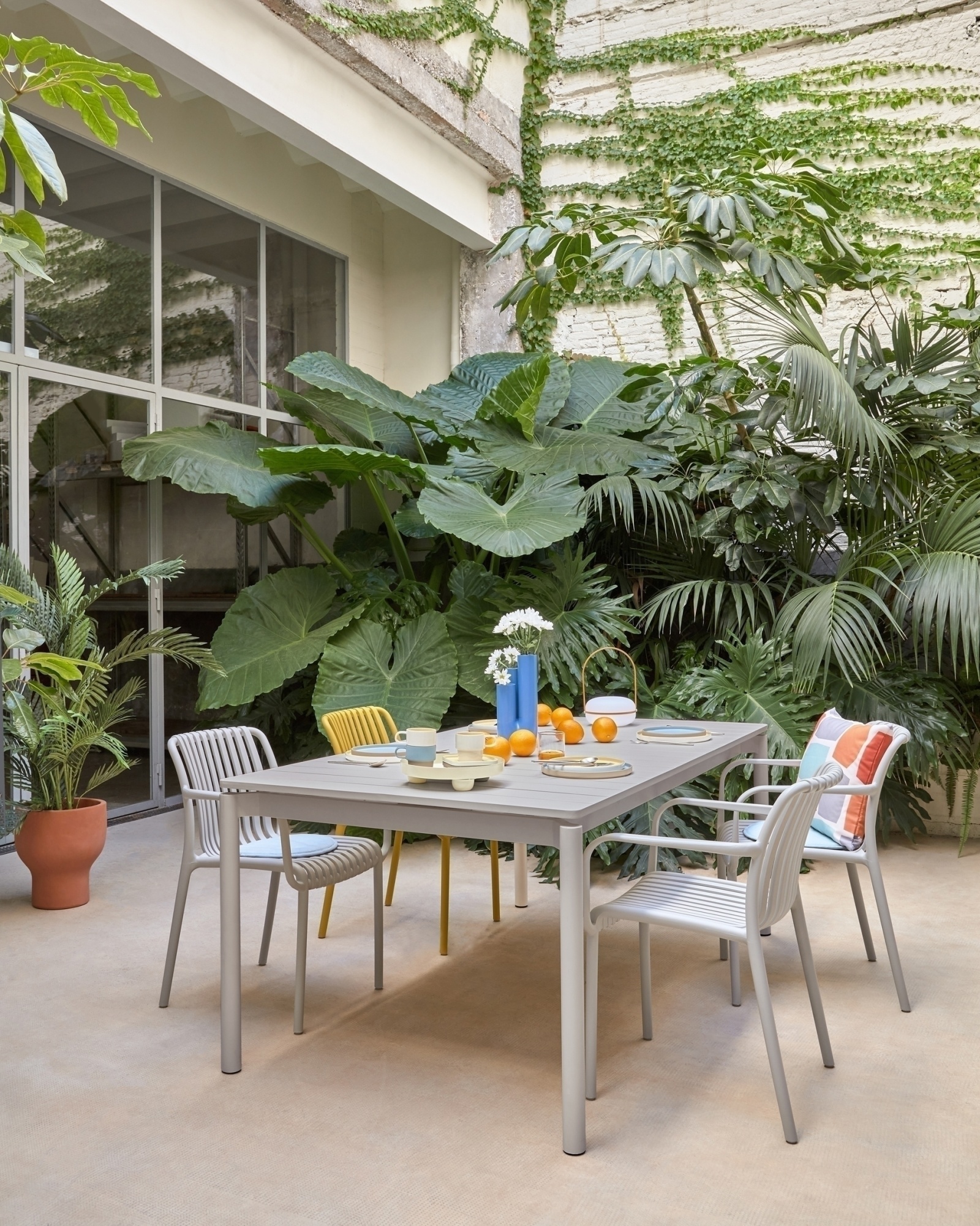 Раздвижной уличный стол Zaltana из алюминия светло-серого цвета, 180 (240) x 100 La Forma (ex Julia Grup)