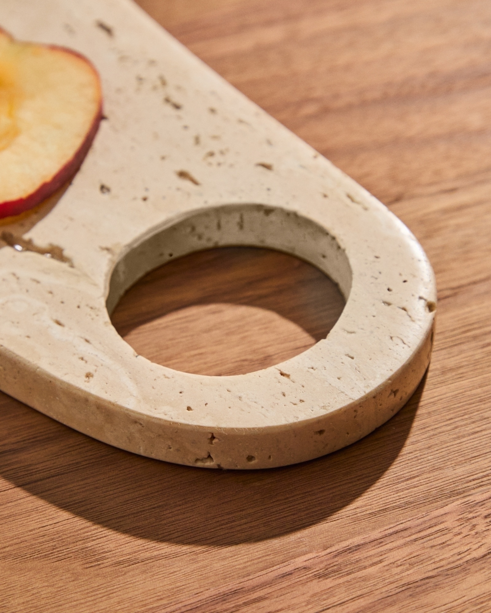 Сервировочная доска Zera из бежевого мрамора La Forma (ex Julia Grup)