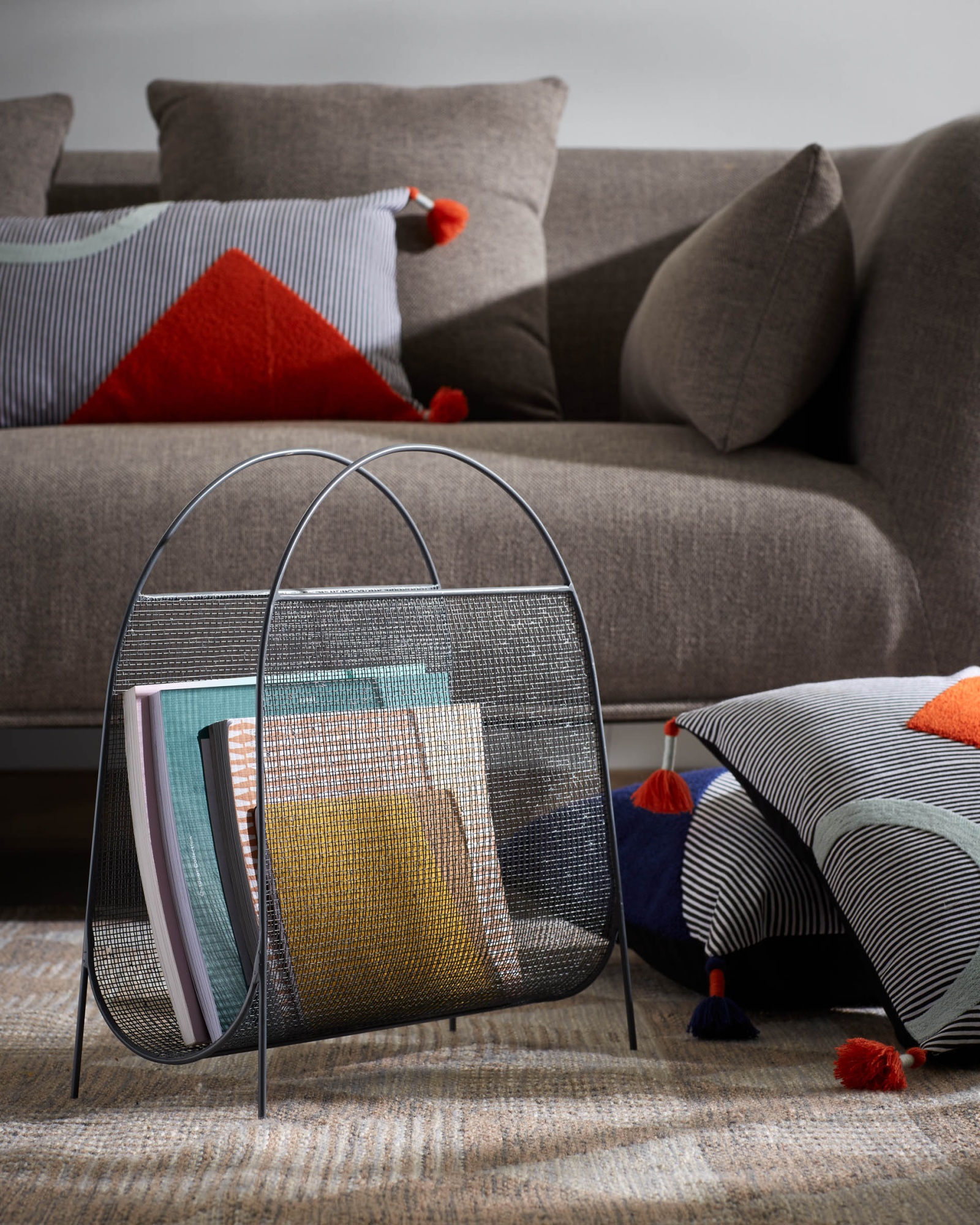 Газетница Aviva темно-серая La Forma (ex Julia Grup)