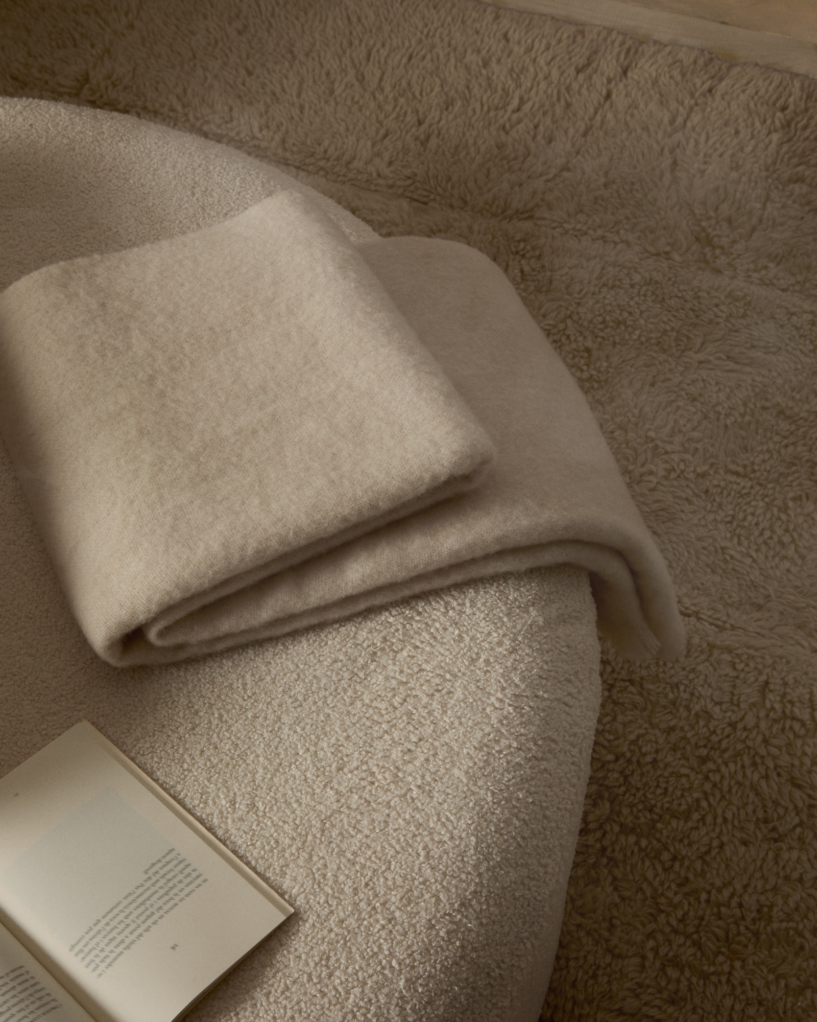 Hura Плед из шерсти цвета экрю с оборками 170 х 130 см La Forma (ex Julia Grup)