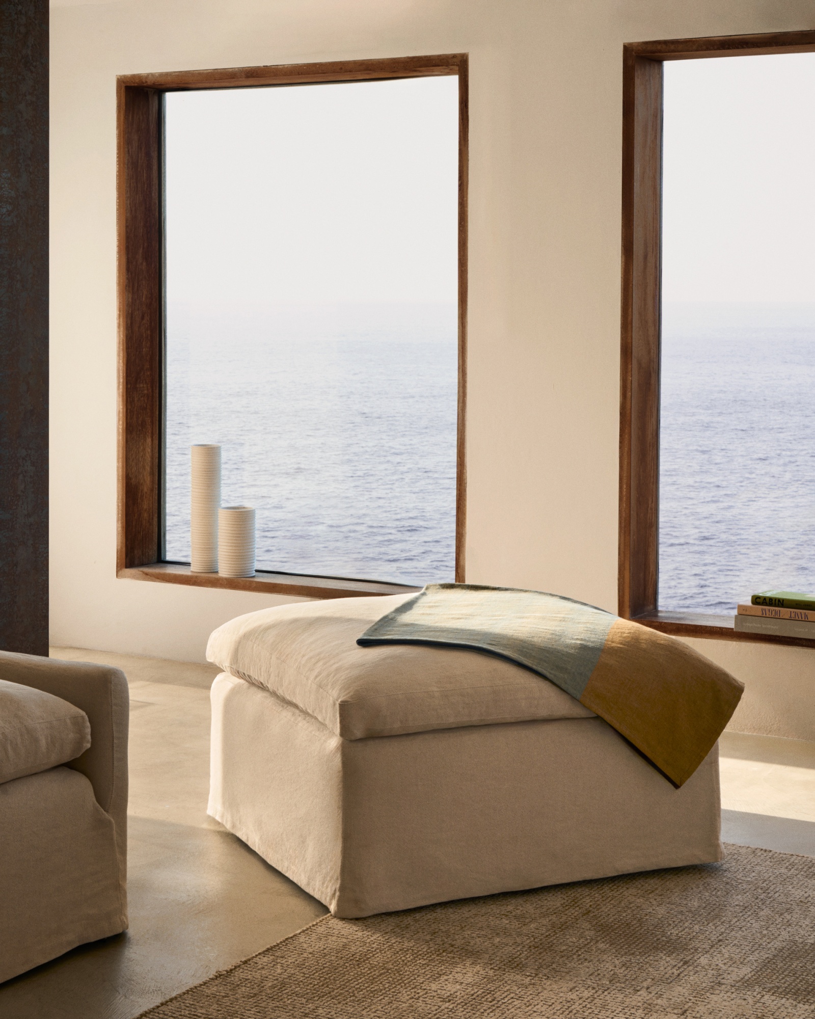 Чехол на подставку для ног Zenira из хлопка и льна бежевого цвета, 90 x 90 см La Forma (ex Julia Grup)