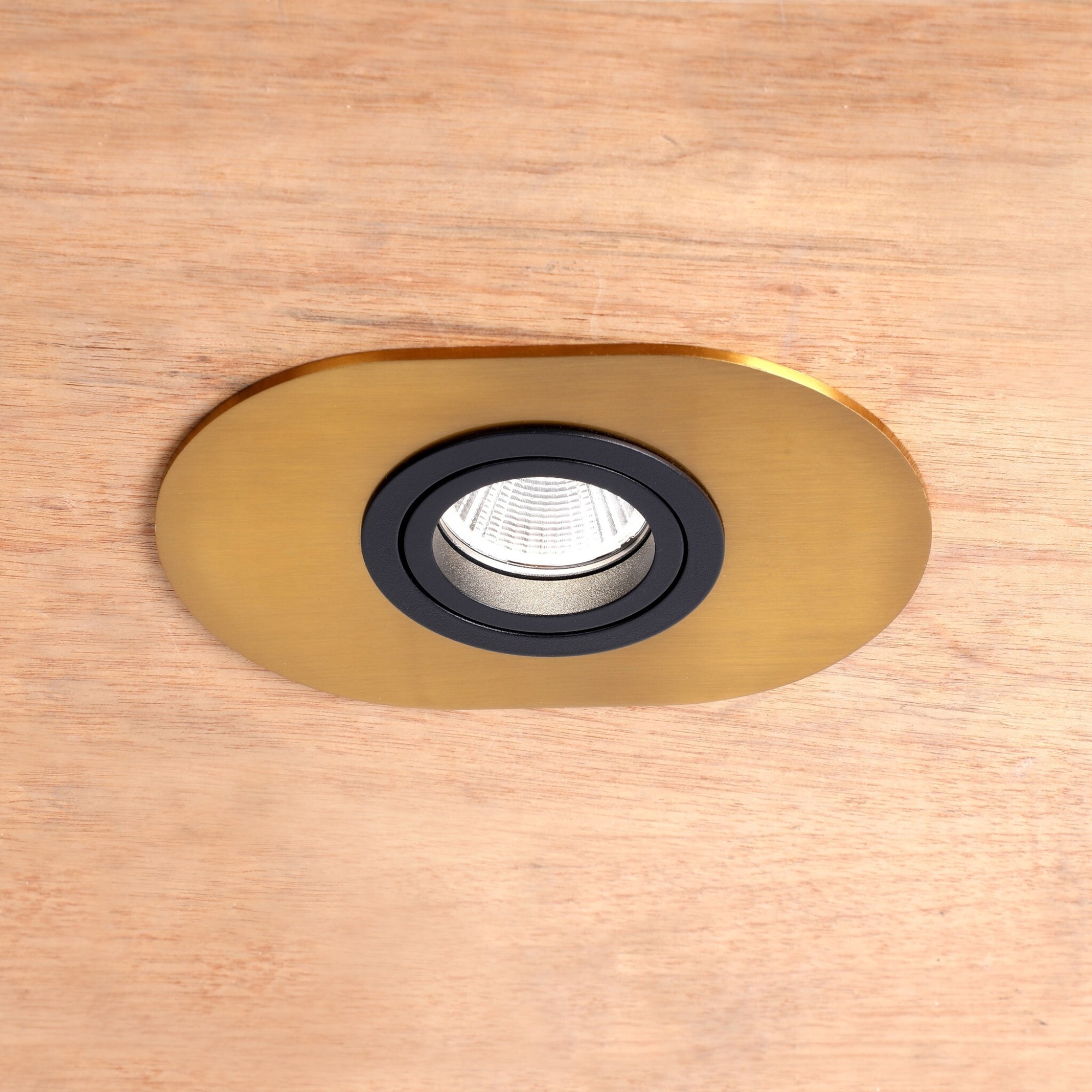 Встраиваемый светильник Favourite 2789-1C