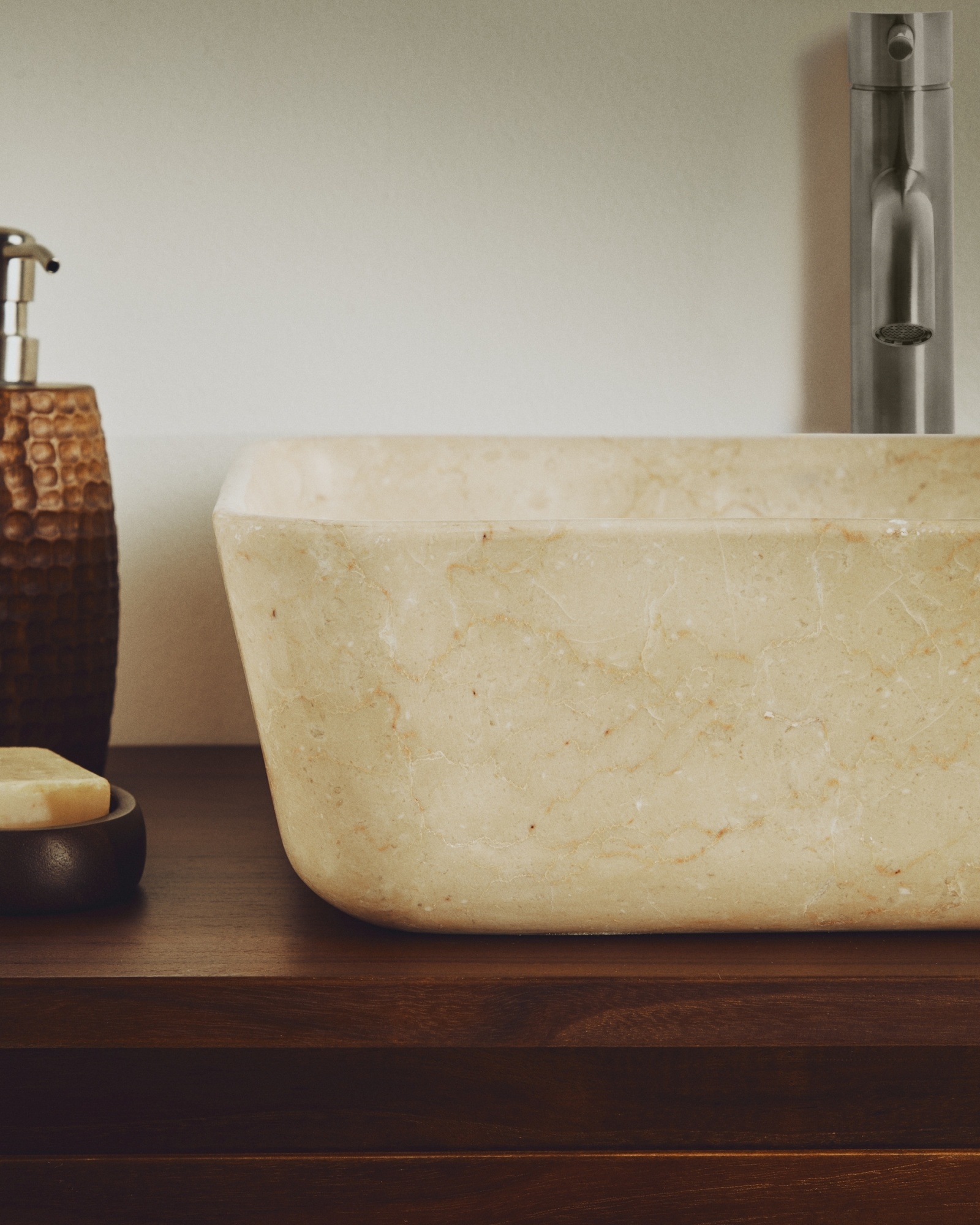 Раковина Darnen из бежевого мрамора 40 x 40 см La Forma (ex Julia Grup)