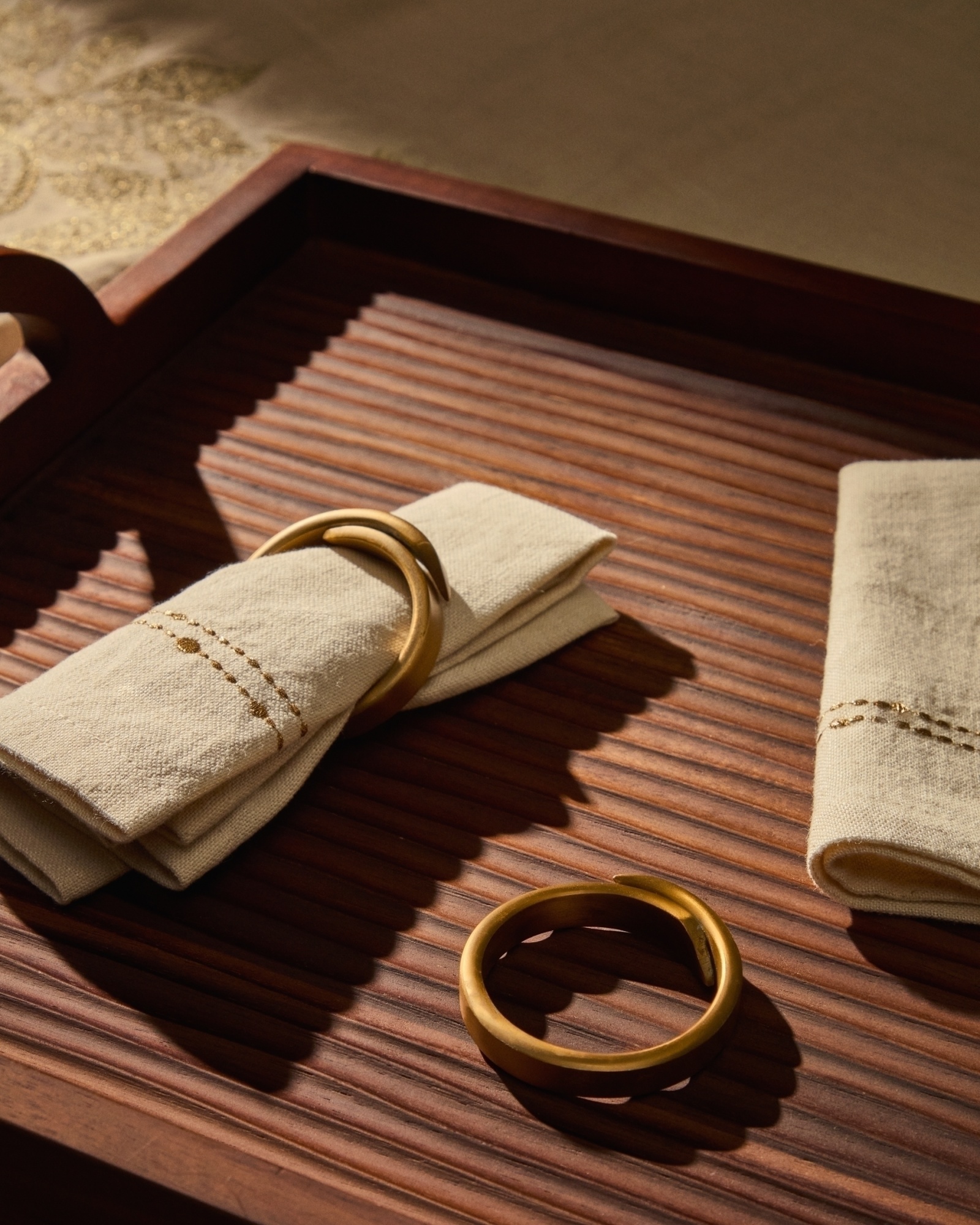 Поднос Rommu из древесины акации La Forma (ex Julia Grup)