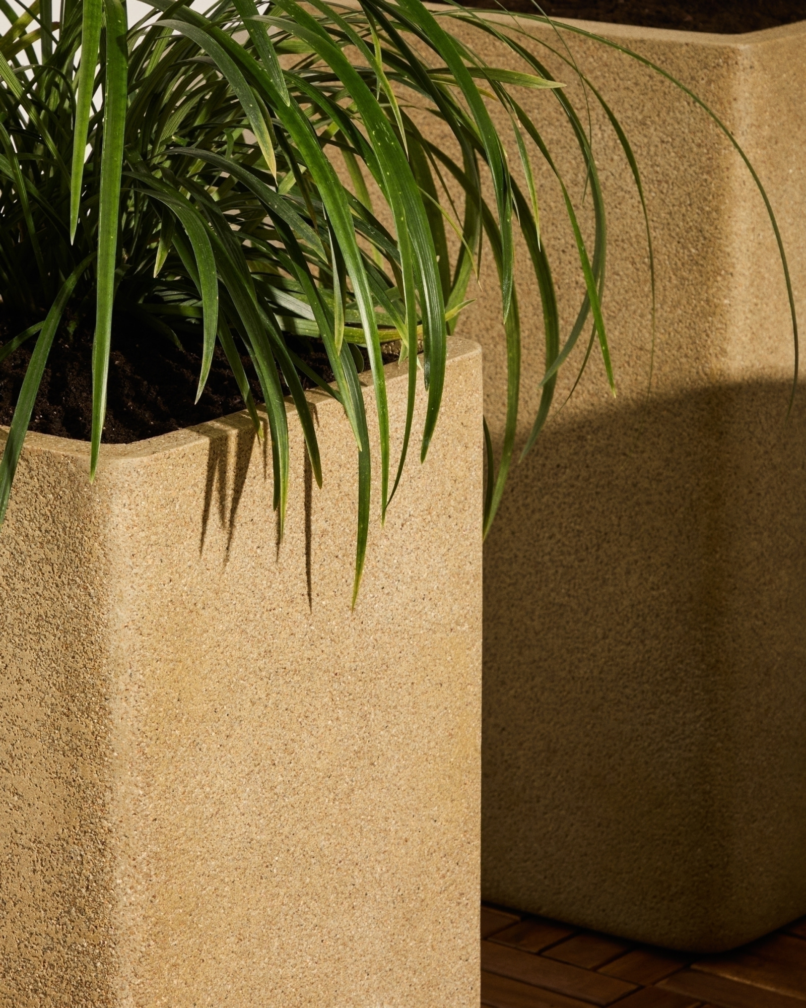 Набор из 2 высоких кашпо Minoa горчичного цвета из песчаника 44 x 44 см La Forma (ex Julia Grup)