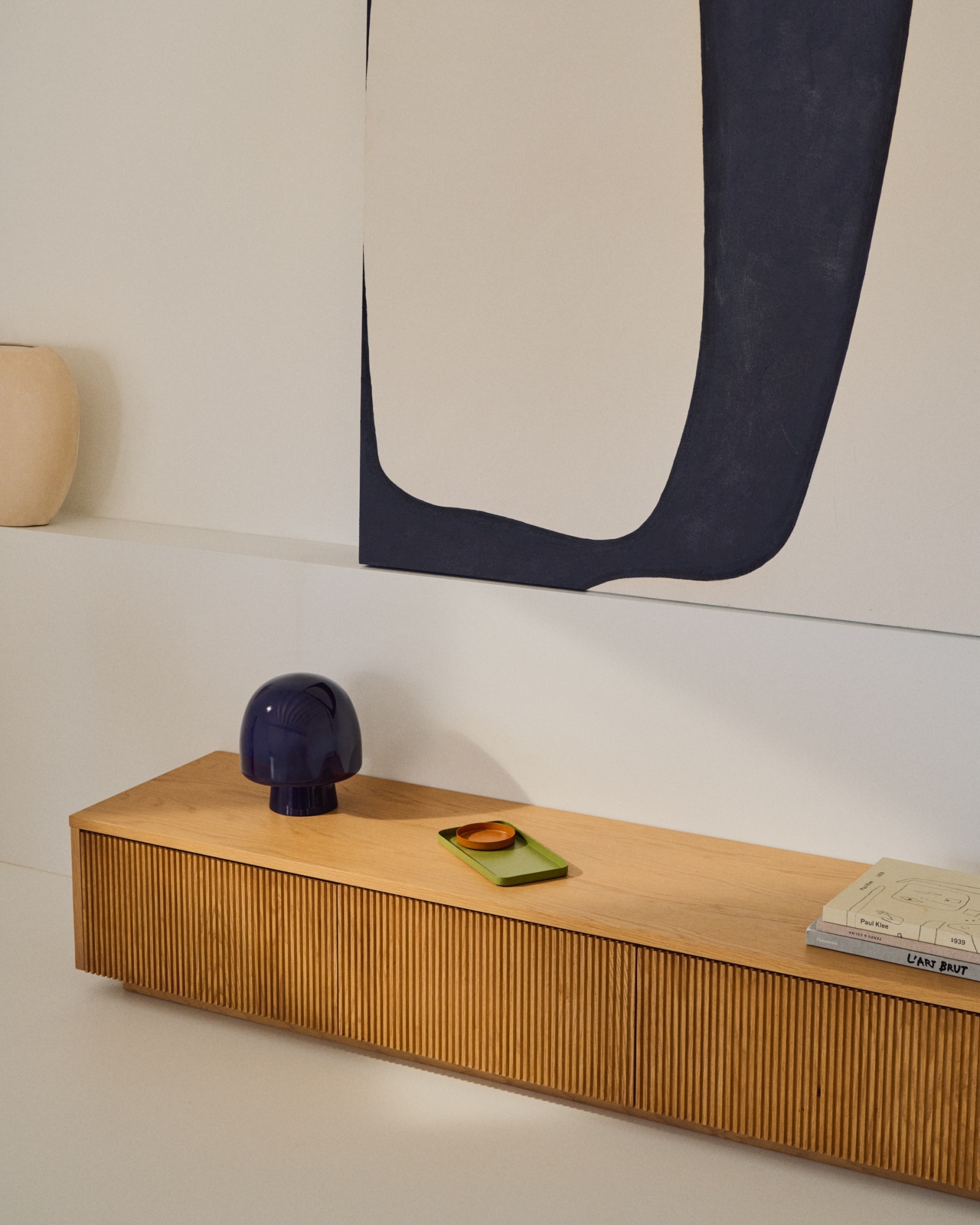 Тумба под телевизор Helvine с 4 ящиками из дубового шпона и закаленного стекла, 200 x 40 La Forma (ex Julia Grup)