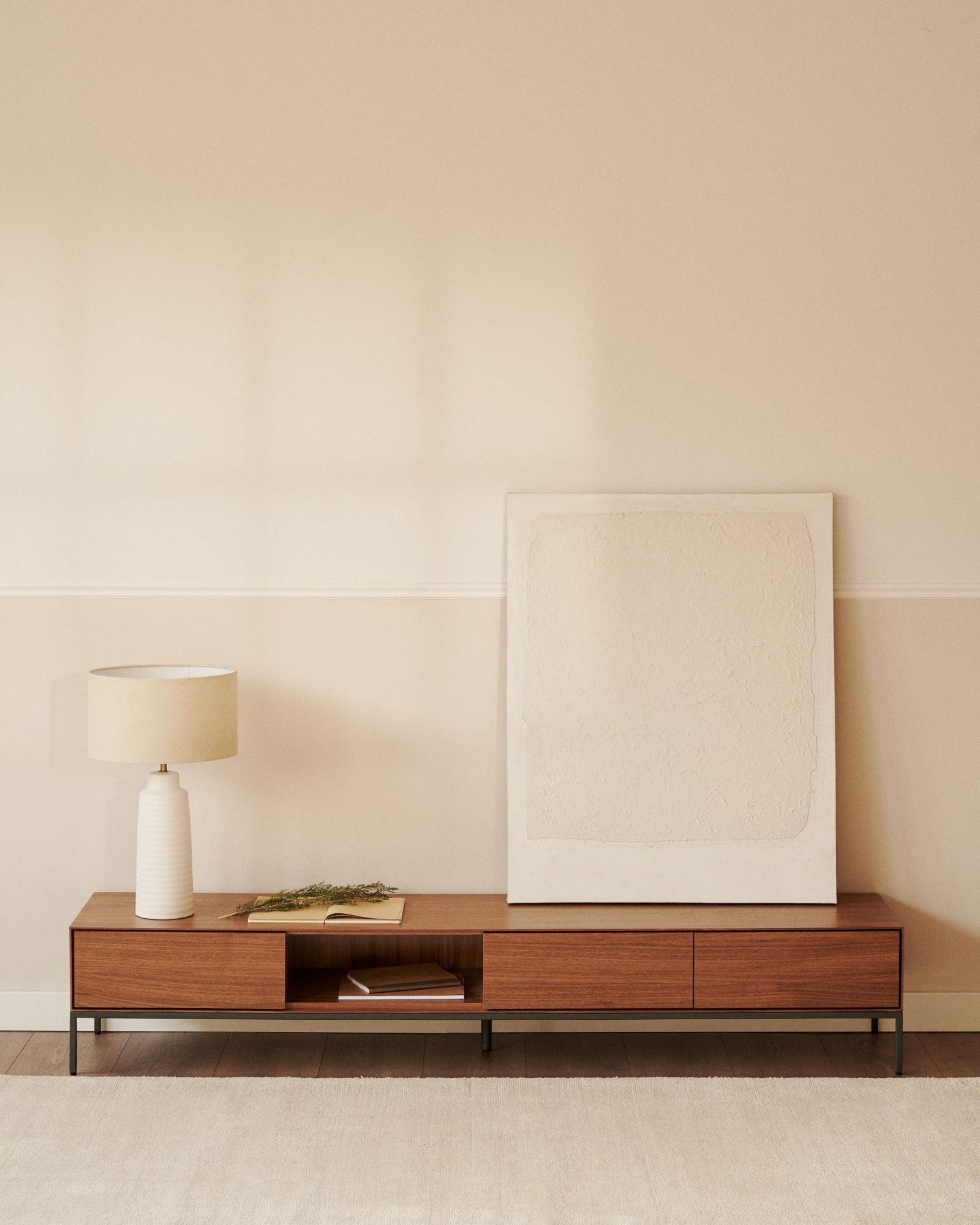 Vedrana Тумба под ТВ из орехового шпона со стальными ножками 195 x 35 см La Forma (ex Julia Grup)