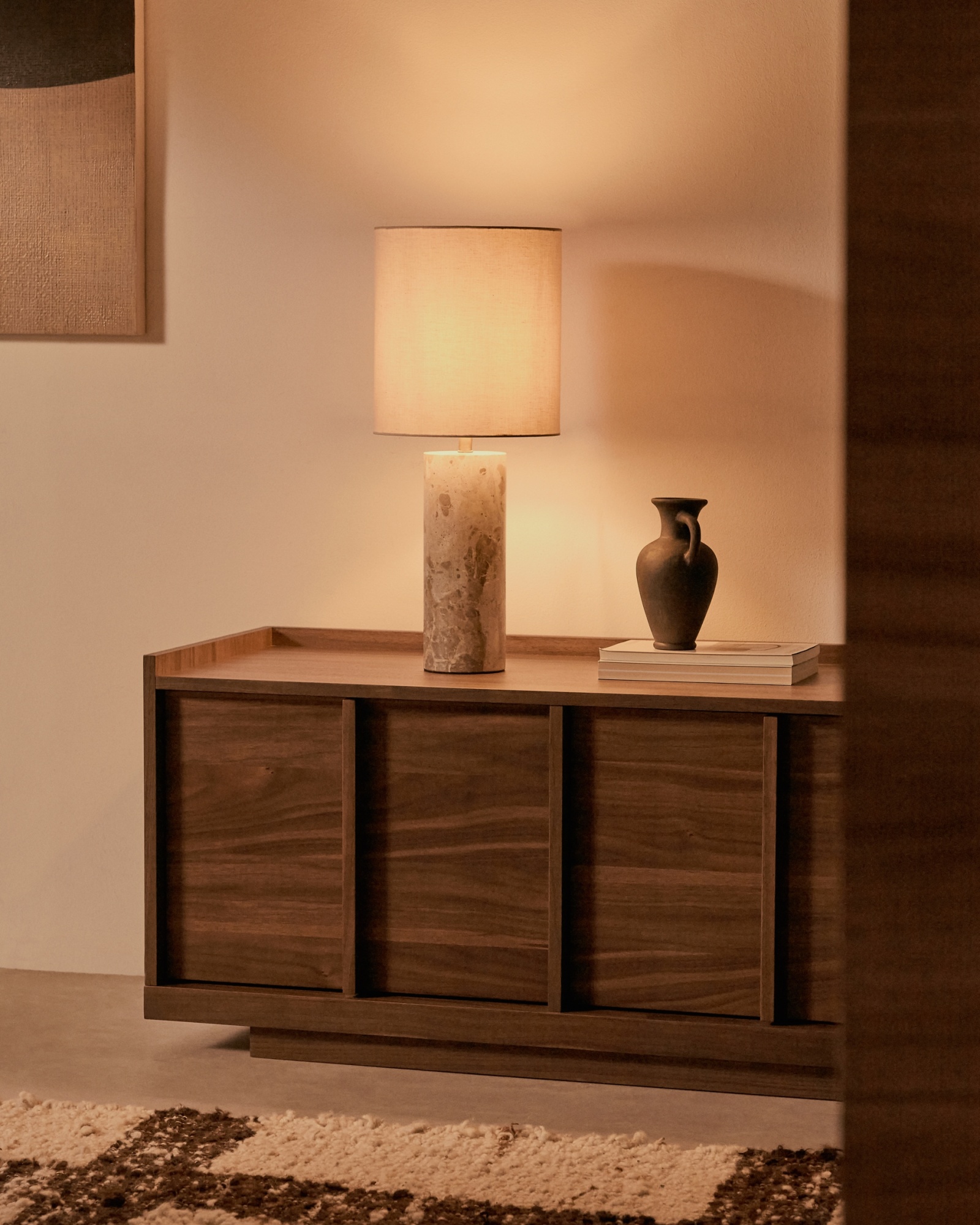 Настольная лампа Raze из бежевого мрамора с льняным абажуром La Forma (ex Julia Grup)