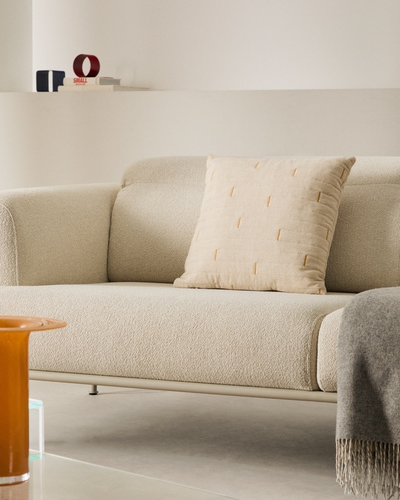 Чехол на подушку Blaina из белого льна с оранжевой вышивкой 45 x 45 см La Forma (ex Julia Grup)