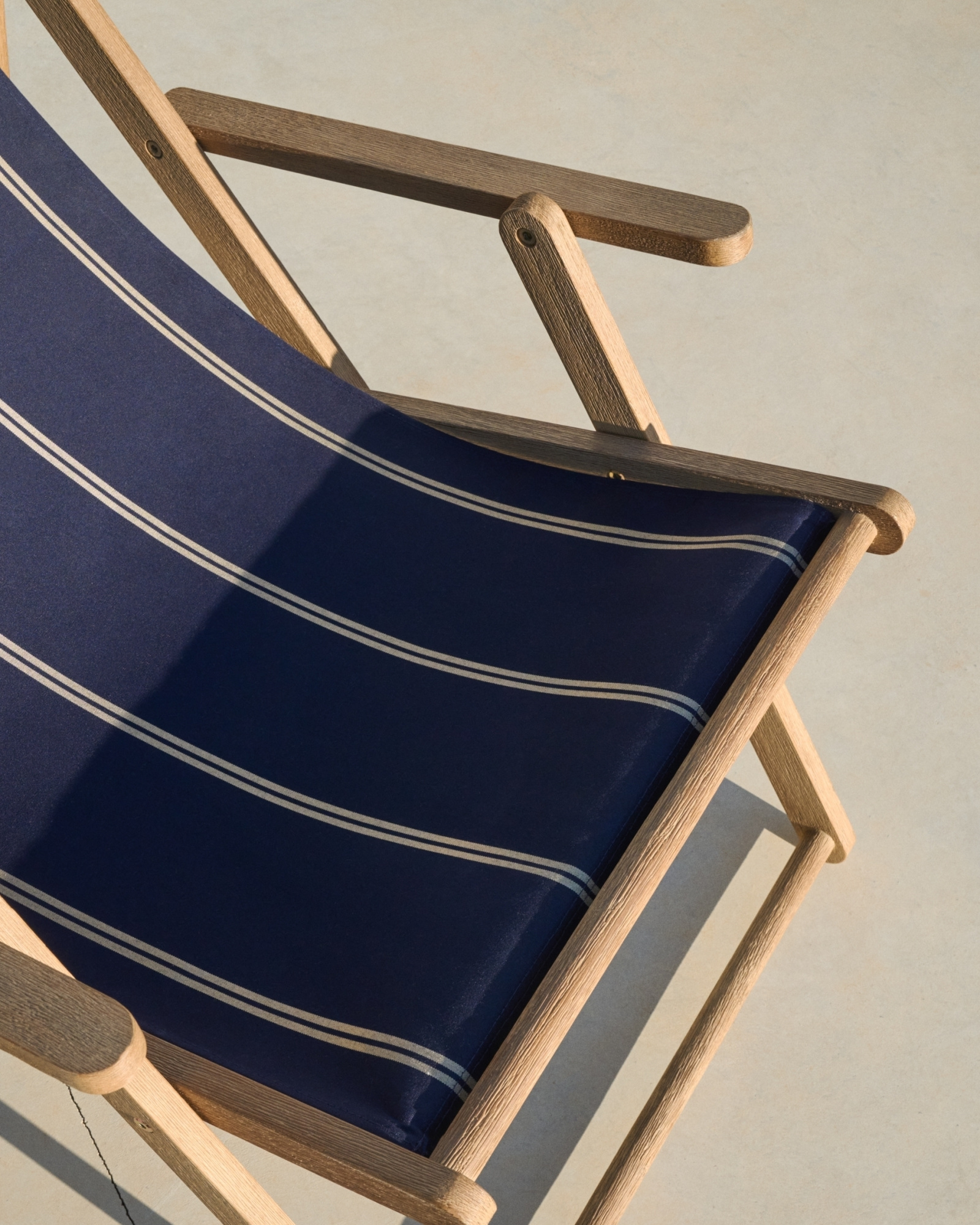 Vilara Складной шезлонг для улицы в полоску синего и бежевого цвета La Forma 262379