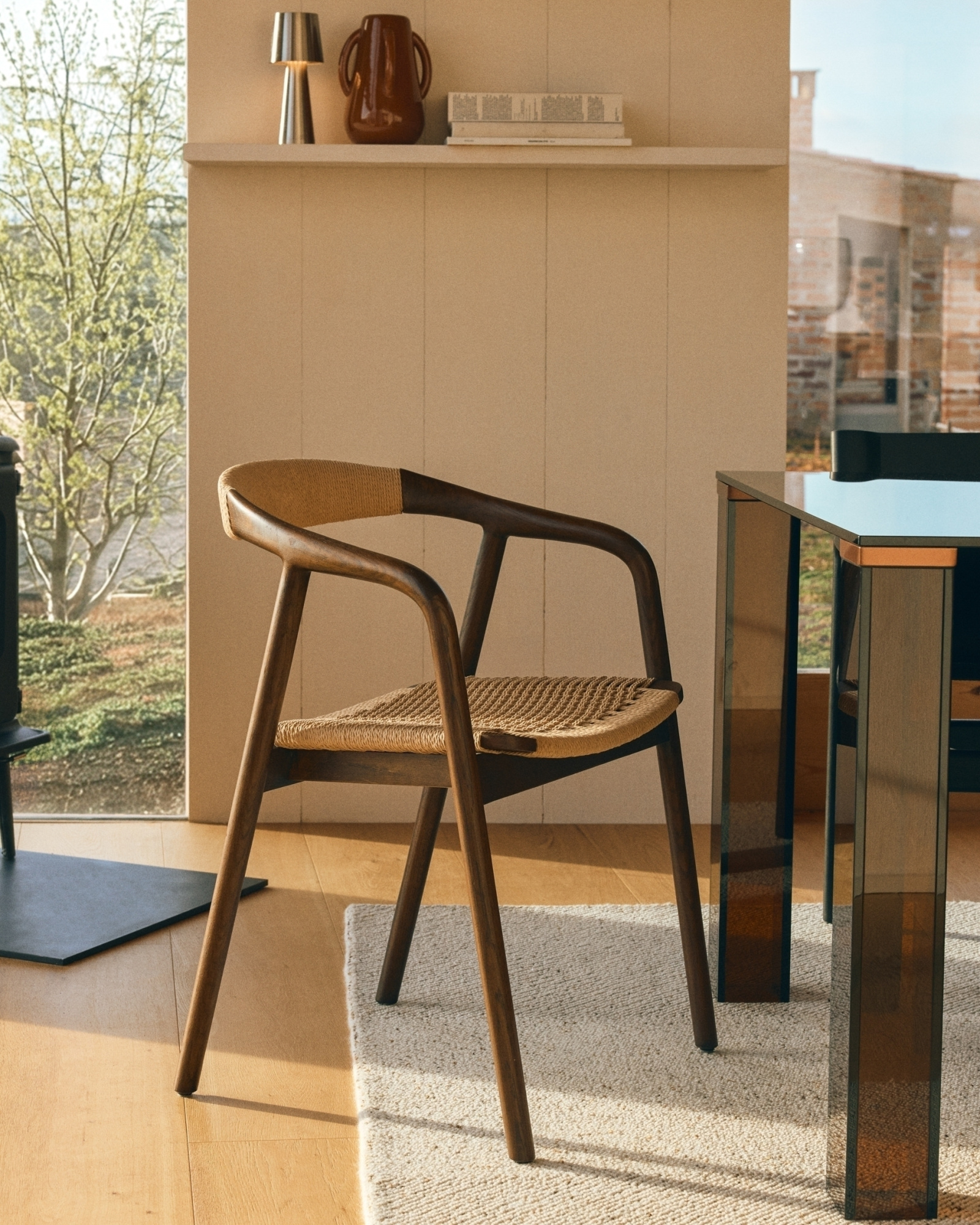 Уличный стул Derile из массива дуба в отделке орех и бежевой веревки La Forma 481903