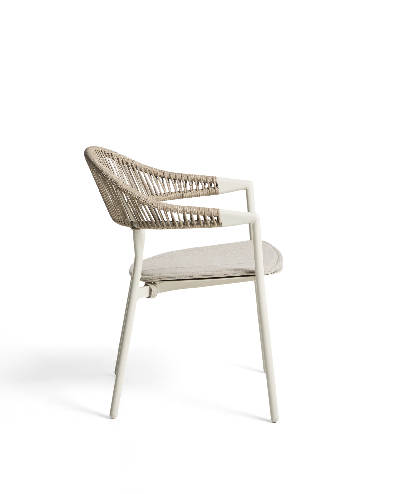 Уличный стул Alimia из алюминия цвета экрю с бежевой веревкой La Forma 482580