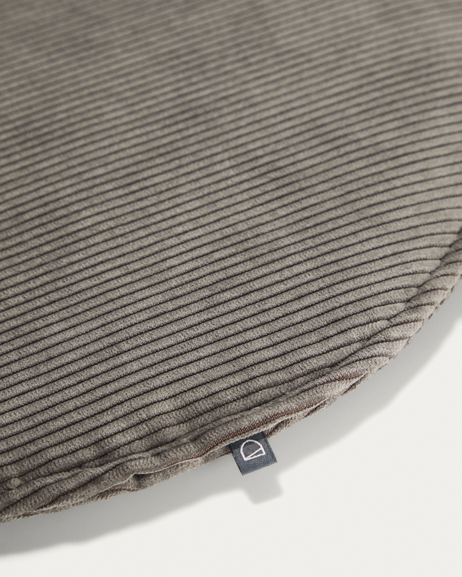 Круглая вельветовая подушка на стул Sora серая 35 см La Forma (ex Julia Grup)