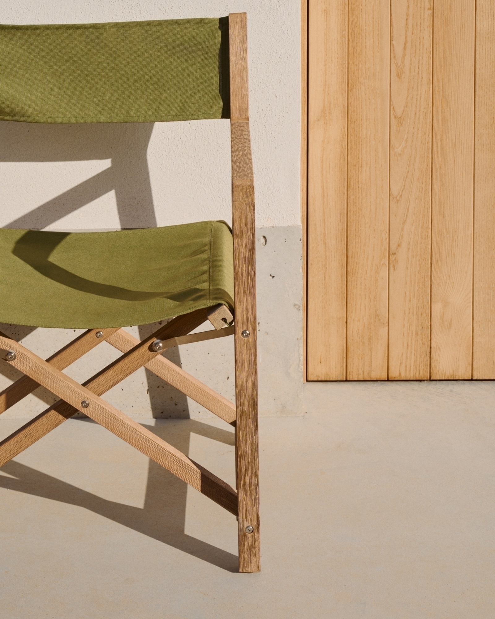 Складной стул Vilara для улицы из акации и текстиля зеленого цвета La Forma (ex Julia Grup)