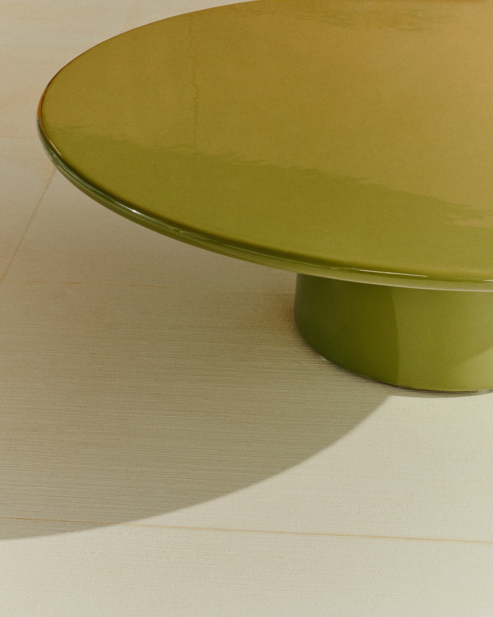 Журнальный столик Albanella из цемента с глянцевой зелёной отделкой Ø110 см La Forma (ex Julia Grup)