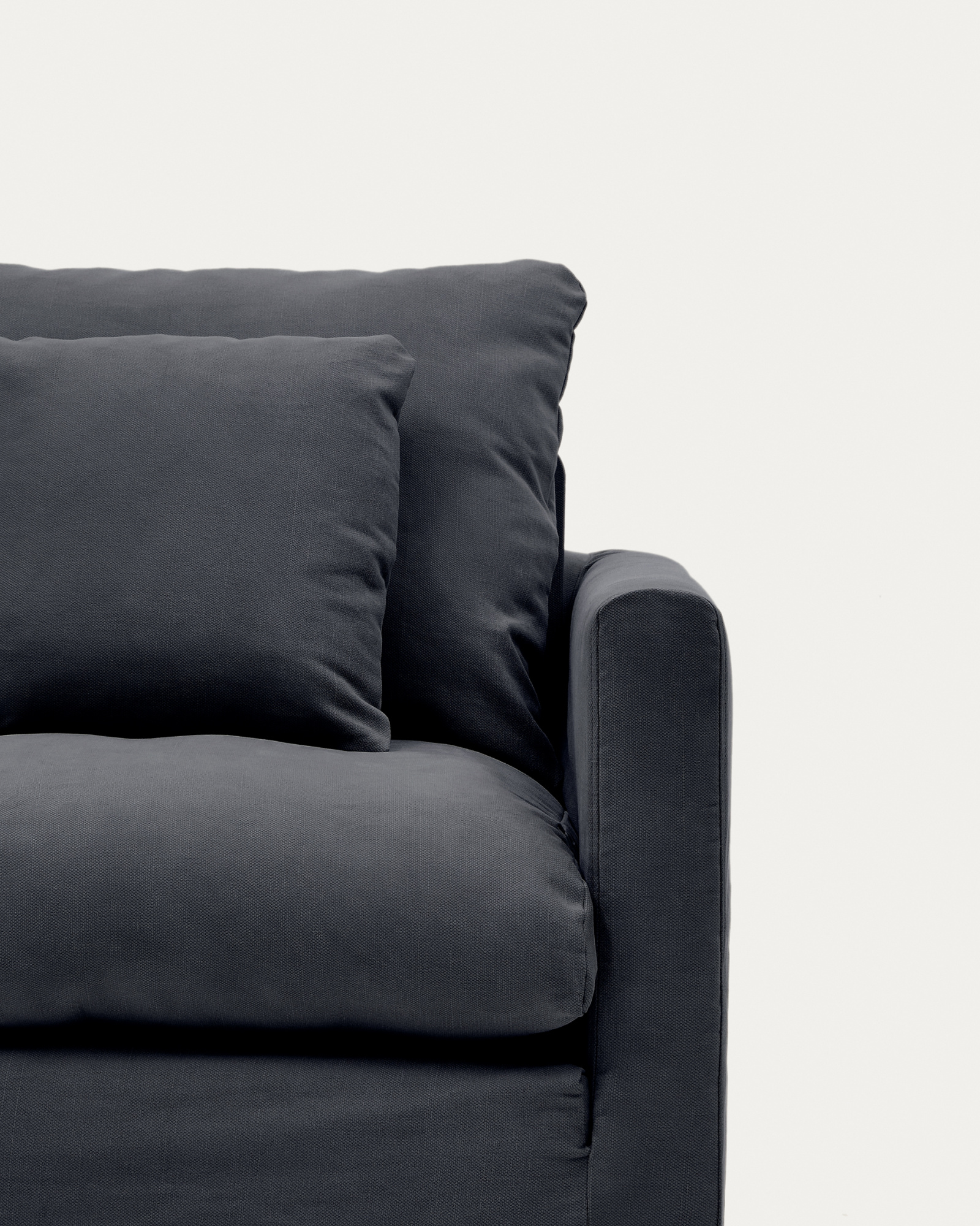 A cover designed to keep your Nora amchair in brand-new condition. Made from linen and cotton fabri La Forma 193958