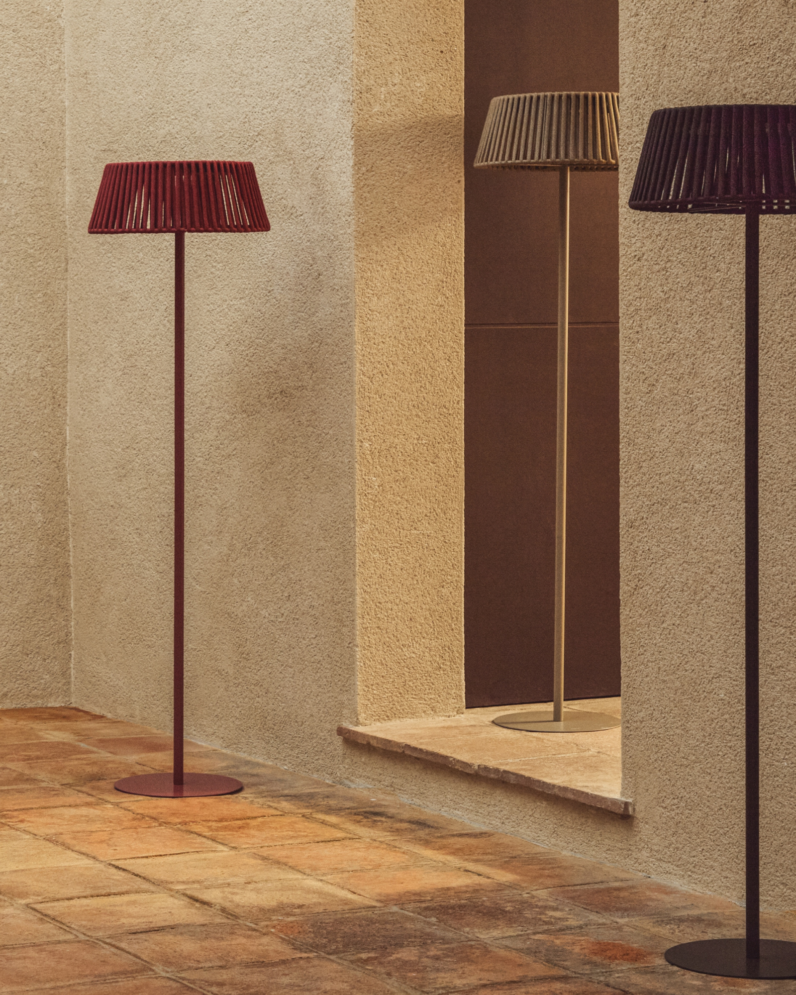 Уличный торшер Aldet на солнечных батареях черный, диаметр 46 см La Forma 482385