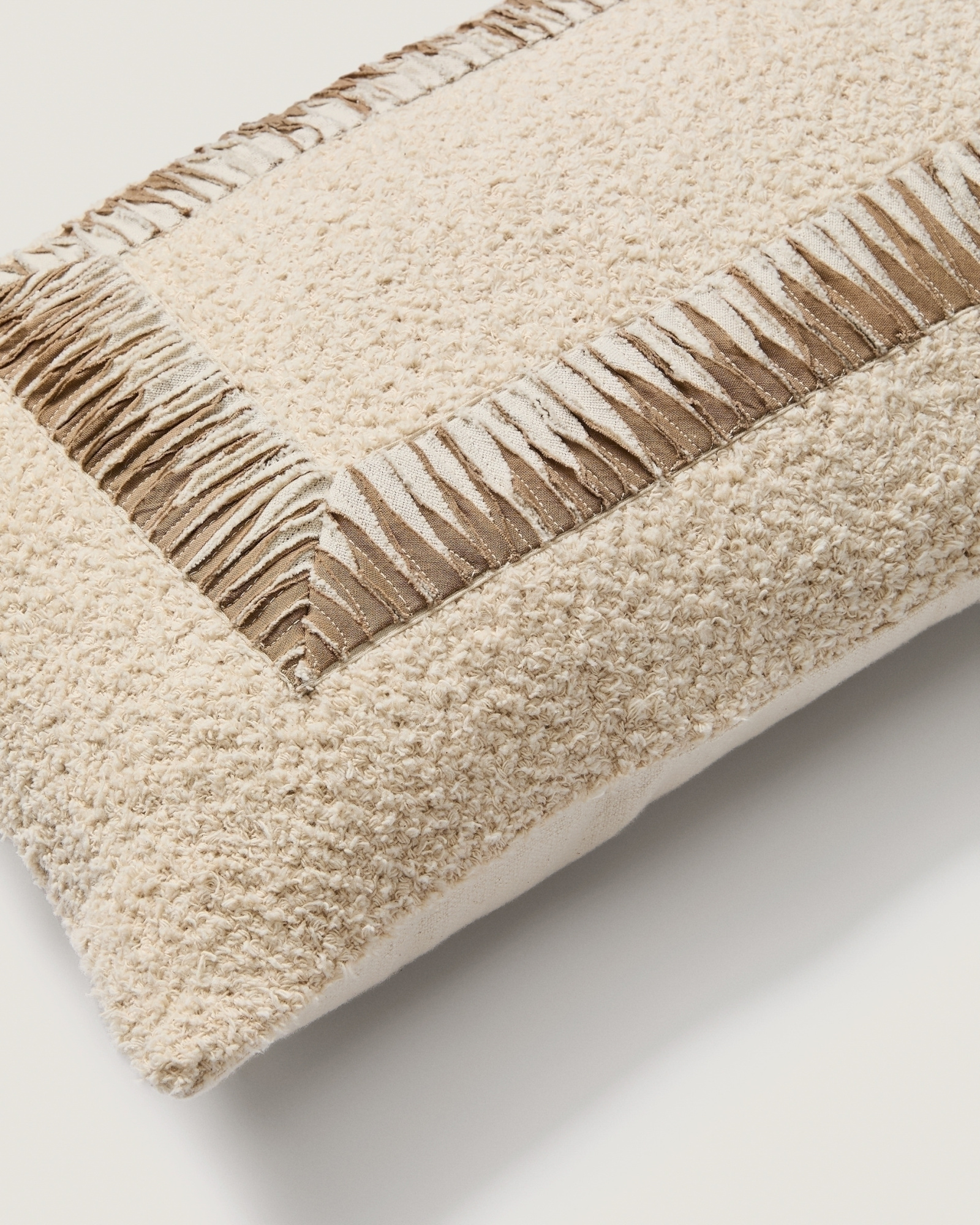 Чехол для подушки Enari хлопковый бежевый с коричневым 50 x 30 см La Forma (ex Julia Grup)