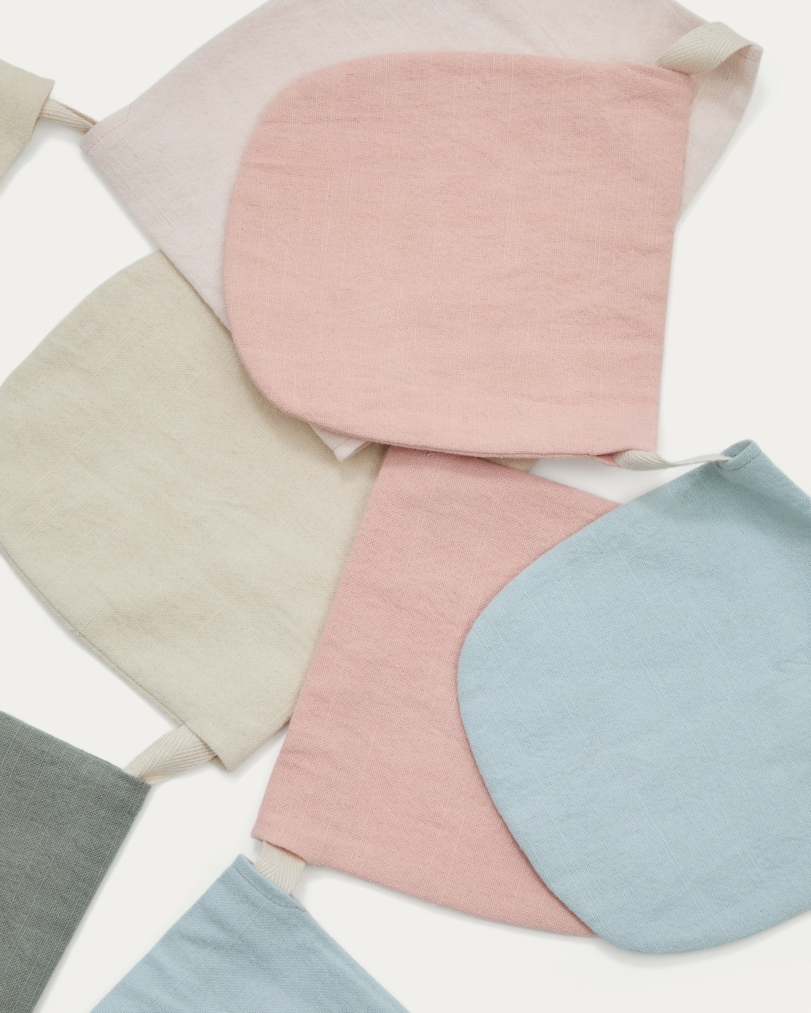 Гирлянда из 100% хлопка Betia в разноцветных пастельных тонах 250 см La Forma (ex Julia Grup)