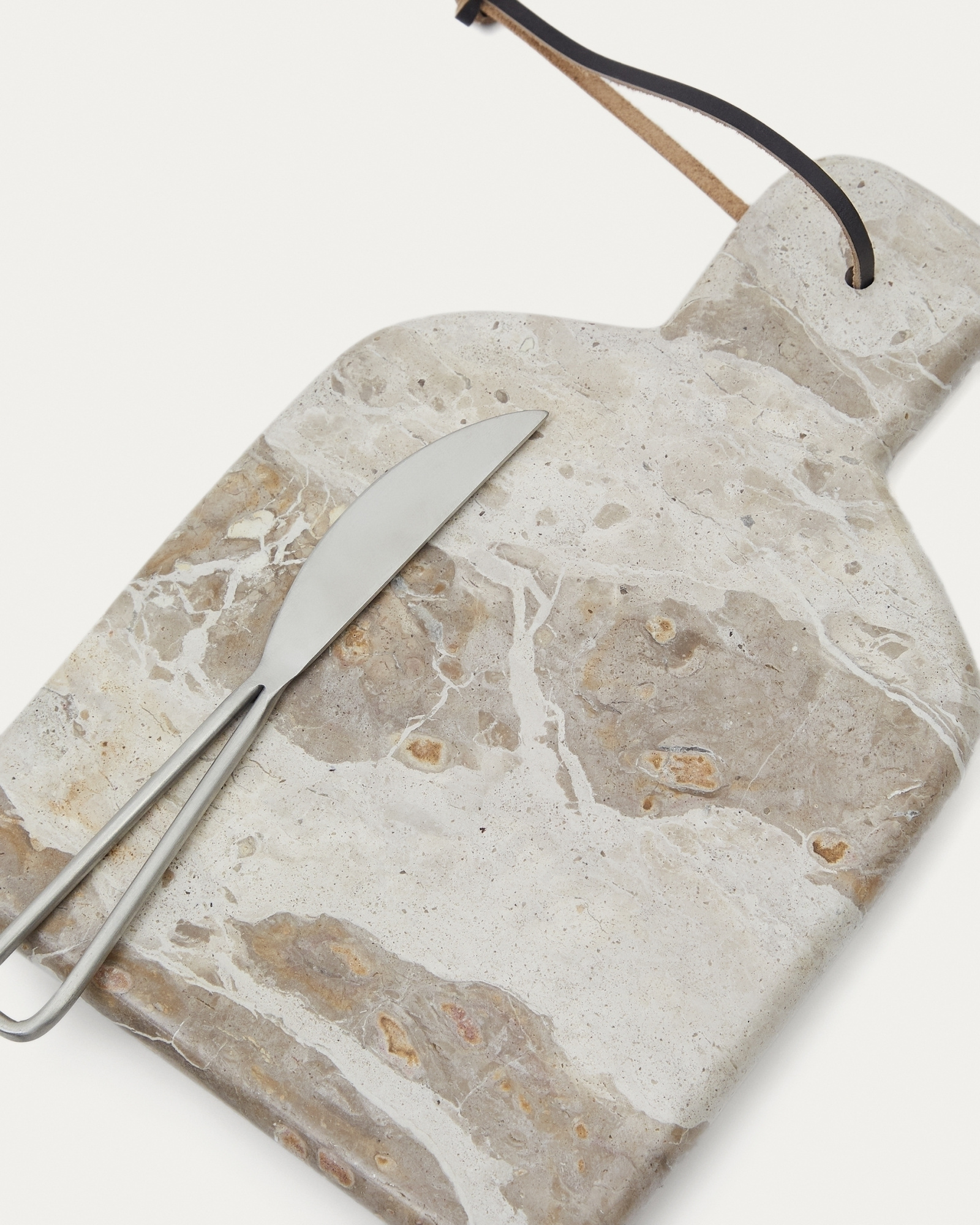 Suka Маленькая сервировочная доска из бежевого мрамора и нож из металла La Forma 191686
