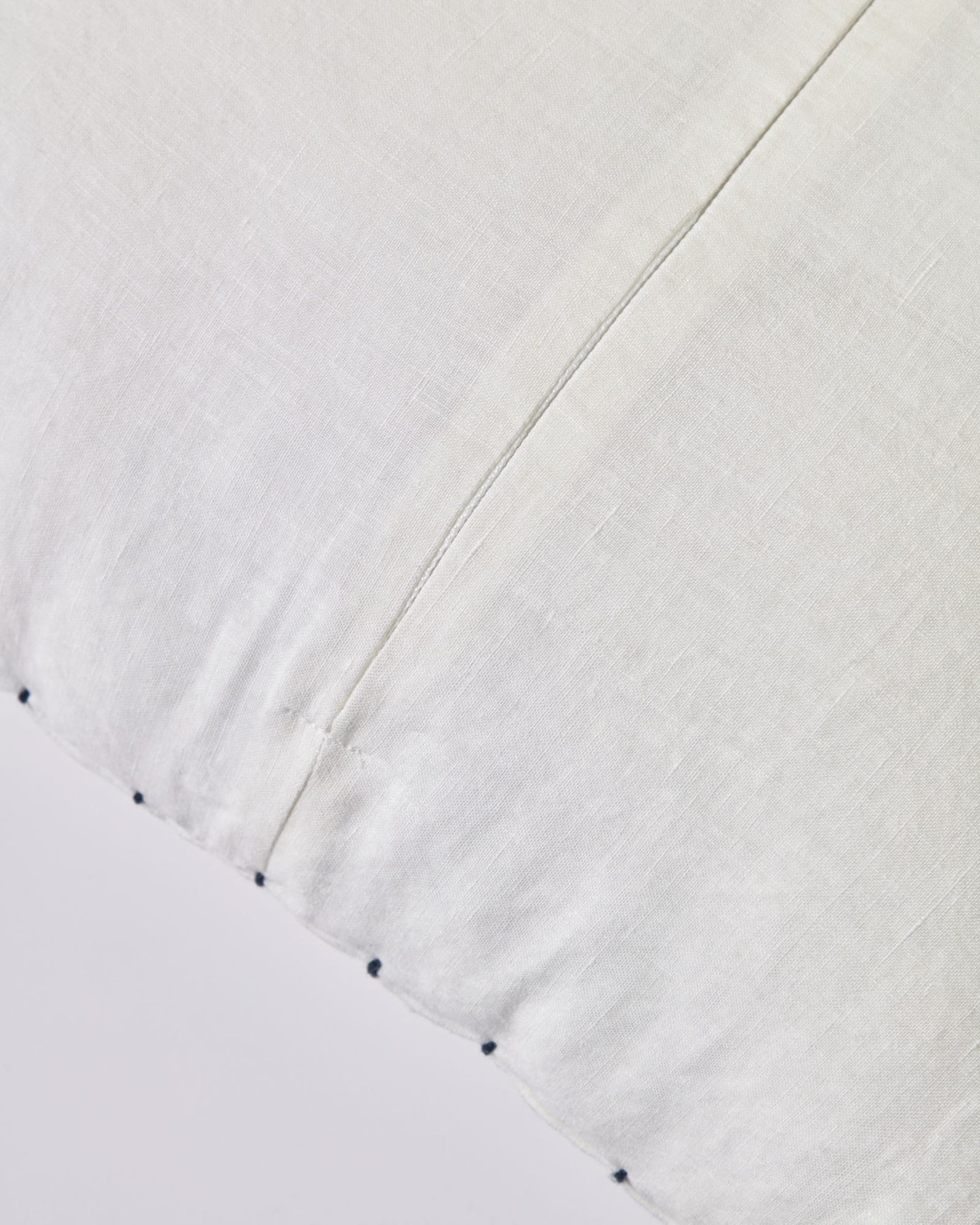 Чехол на подушку из 100% льна Elmina, белый цвет 45 x 45 см La Forma (ex Julia Grup)